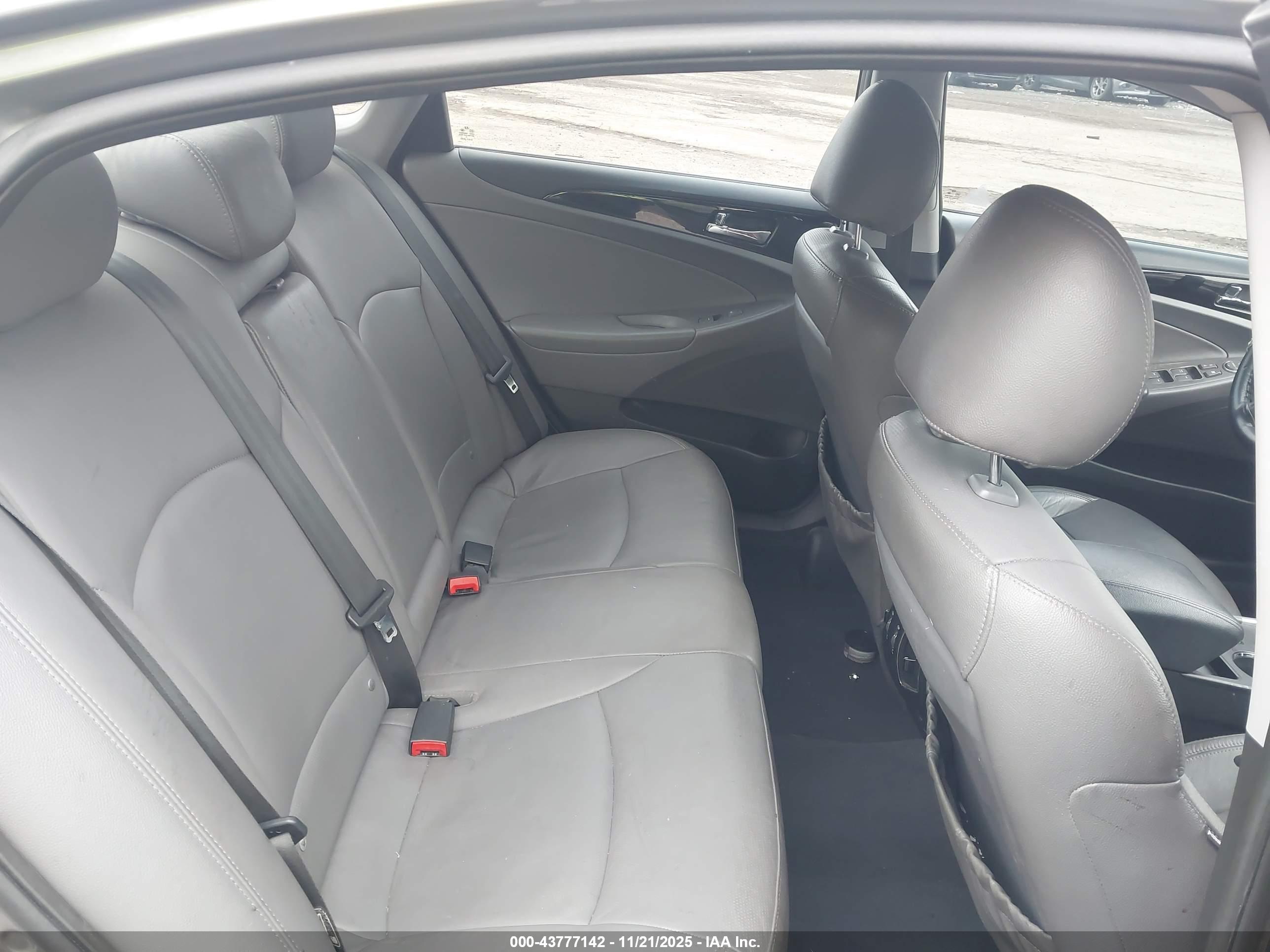 HYUNDAI SONATA image 8