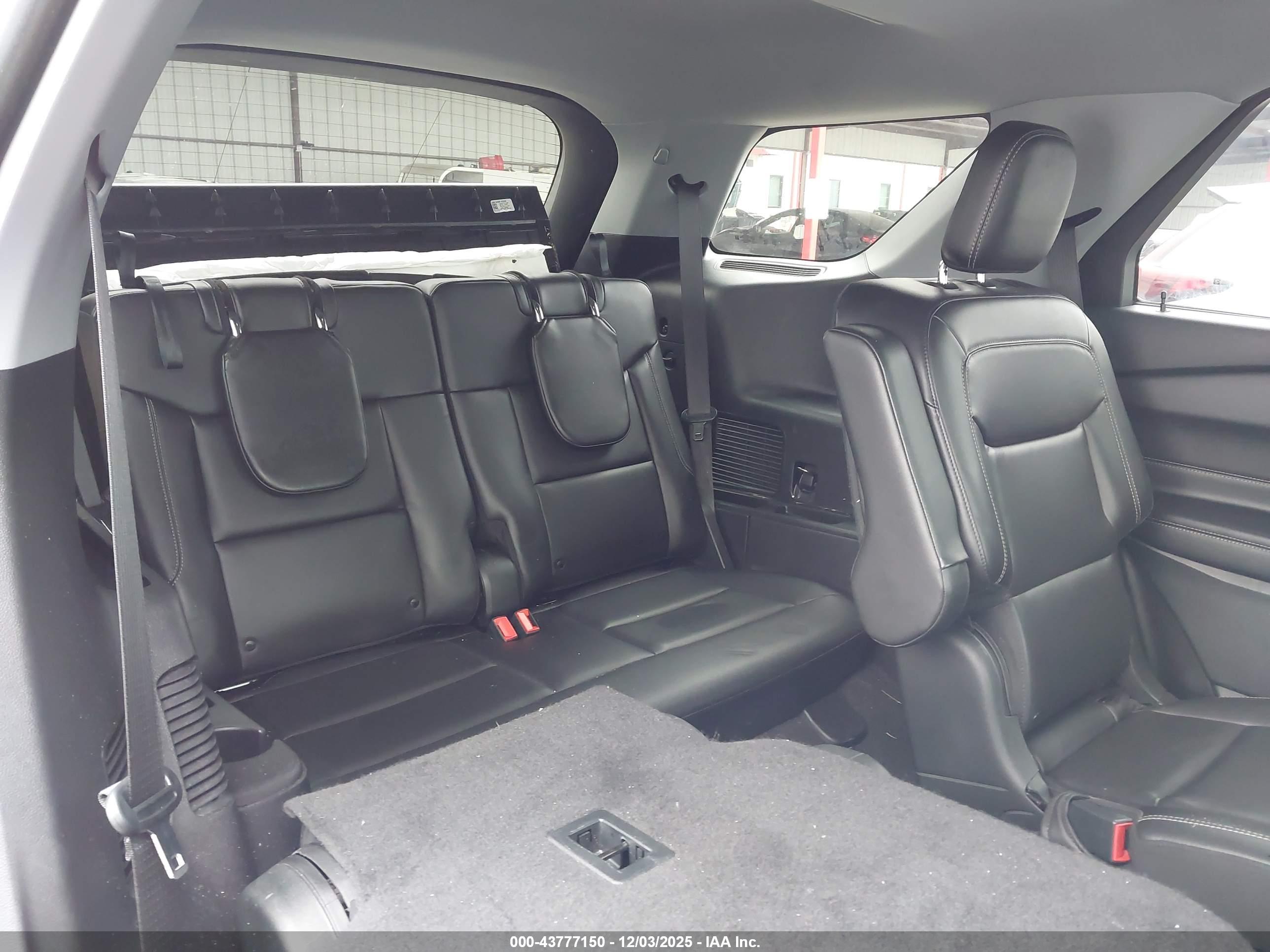 FORD EXPLORER image 8