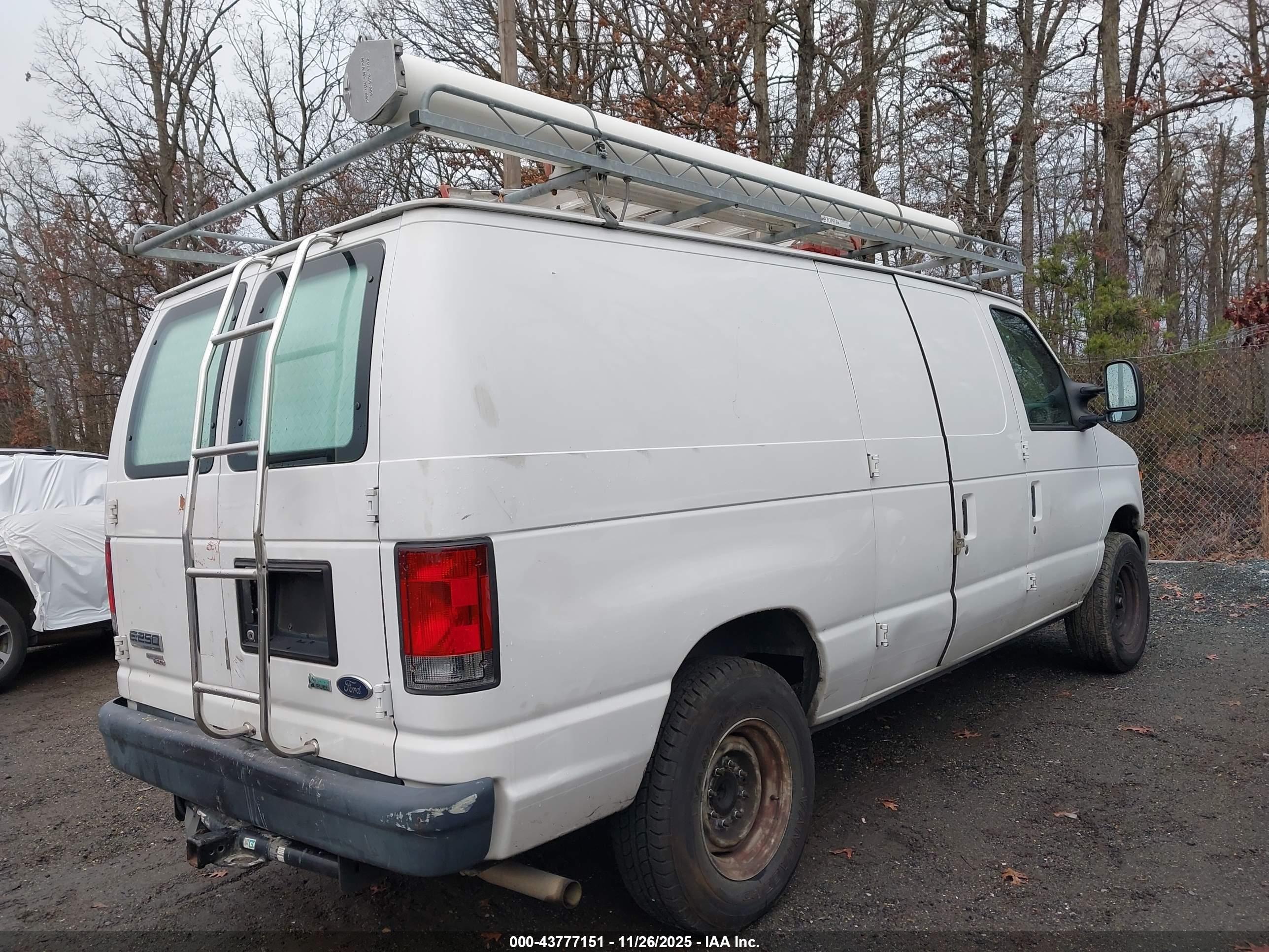 FORD E-250 image 4