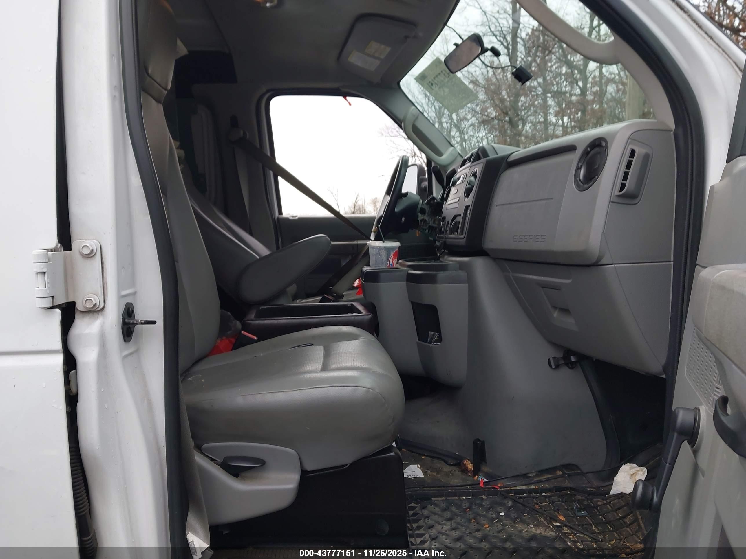 FORD E-250 image 5
