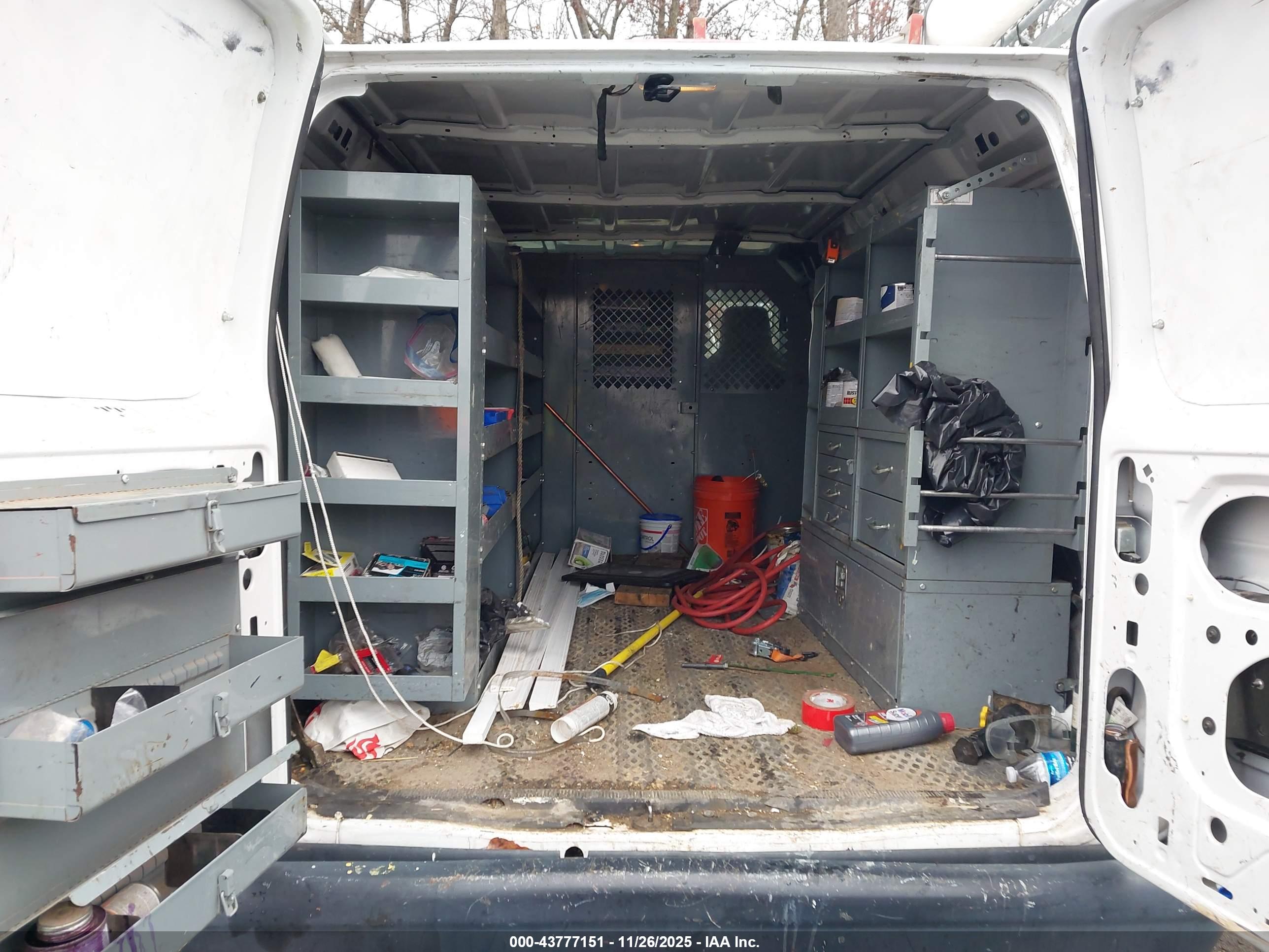 FORD E-250 image 8
