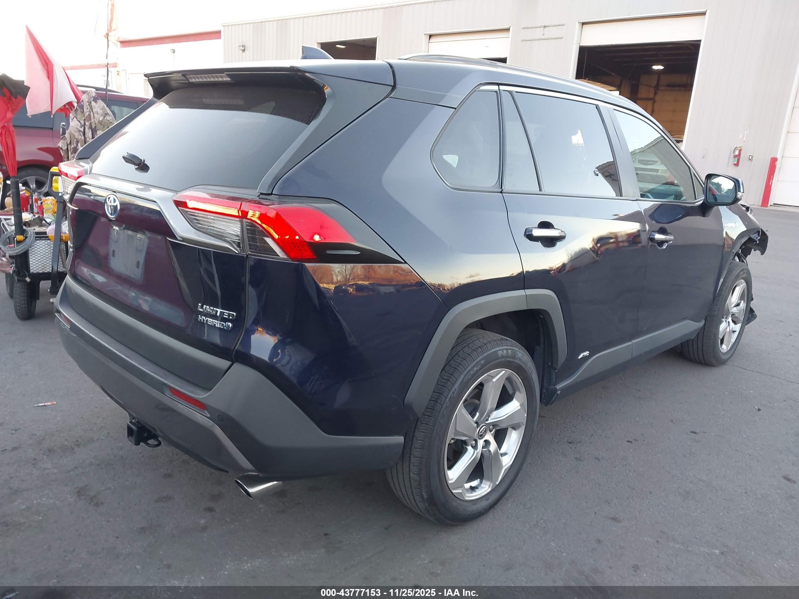 TOYOTA RAV4 image 4