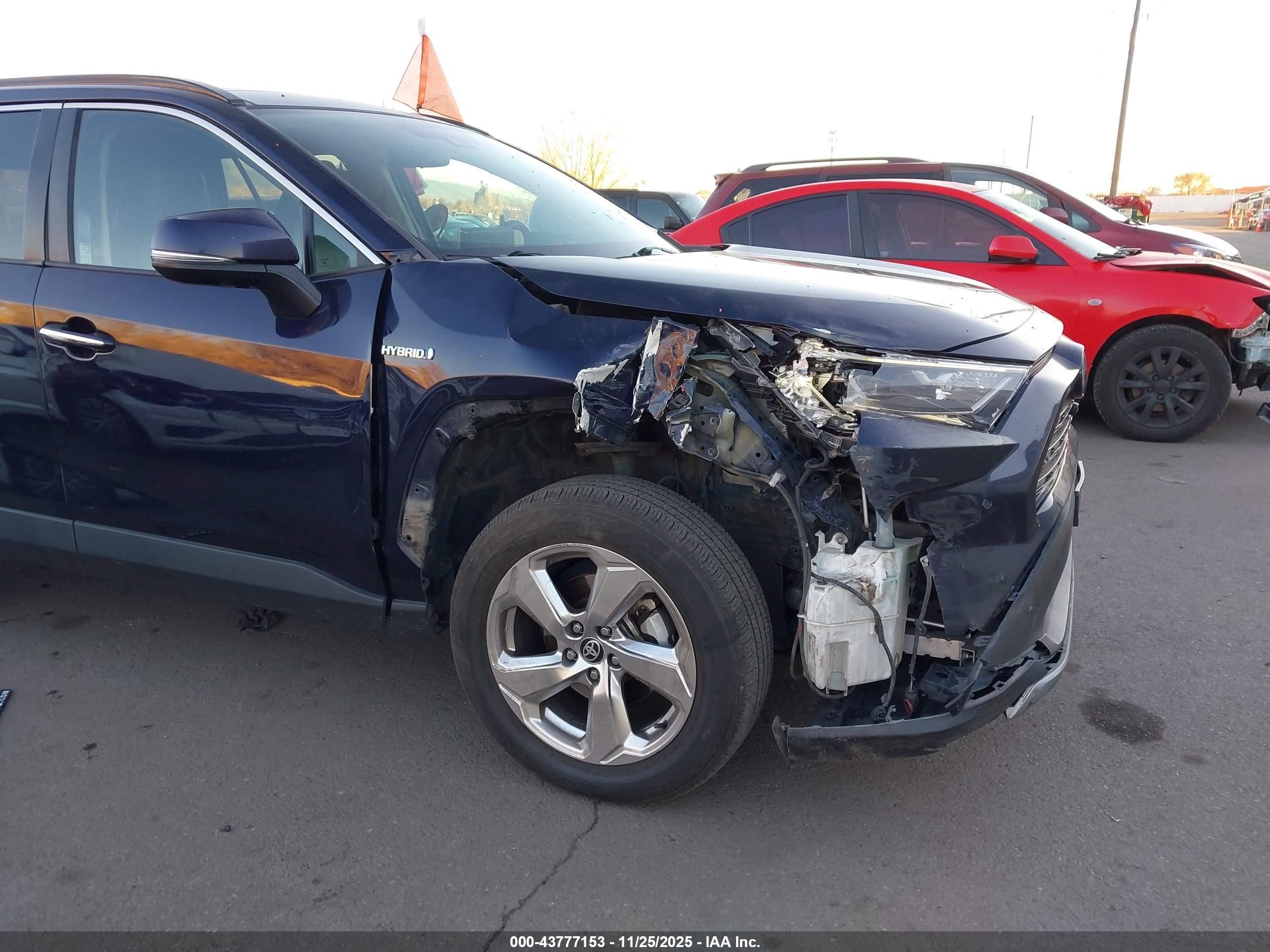 TOYOTA RAV4 image 6
