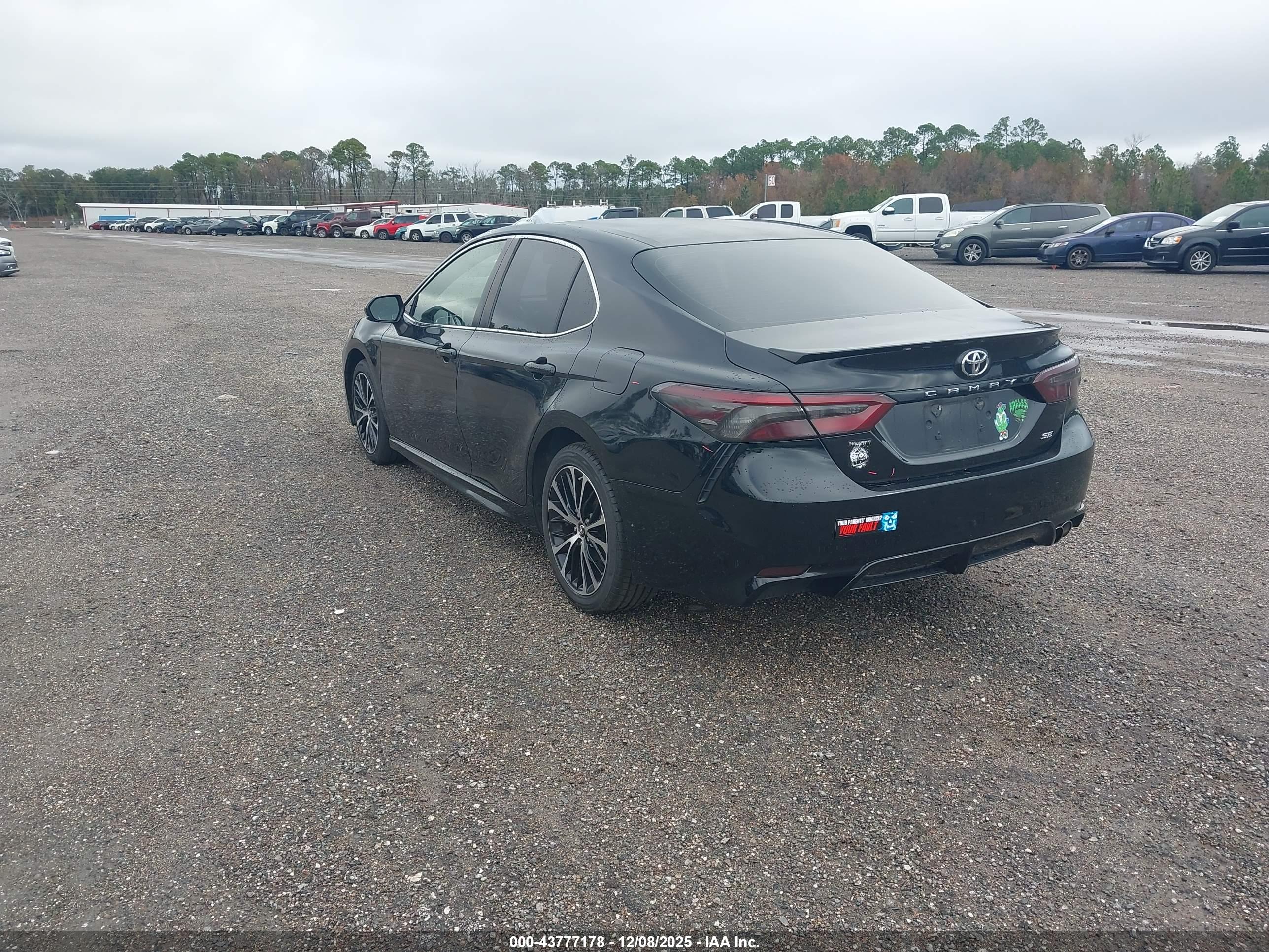 TOYOTA CAMRY image 3