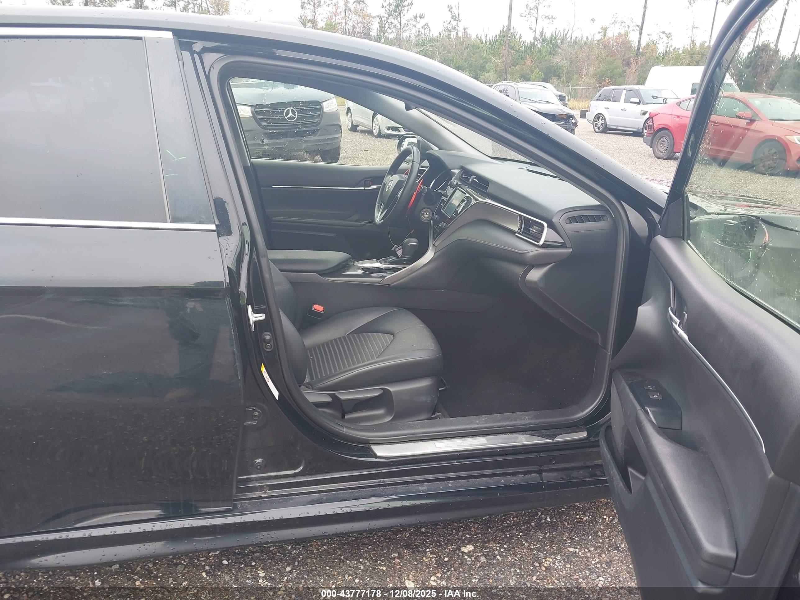 TOYOTA CAMRY image 5