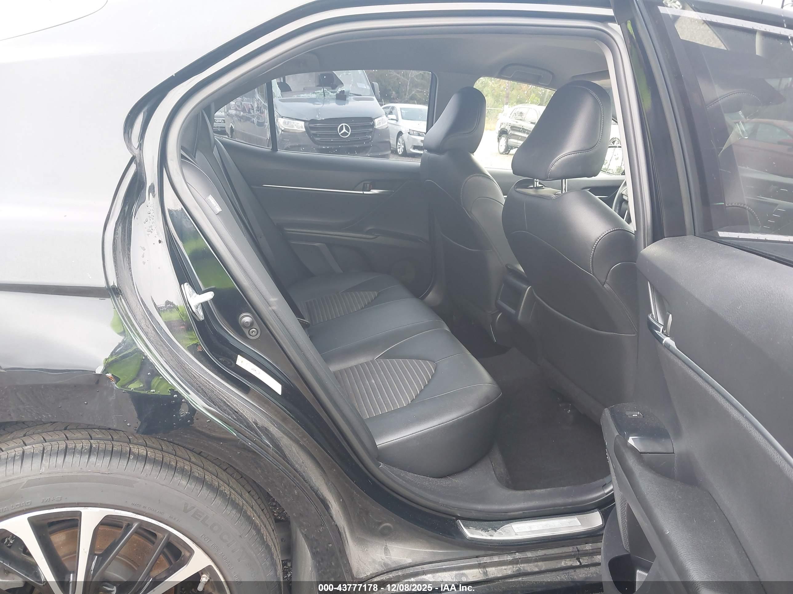 TOYOTA CAMRY image 8