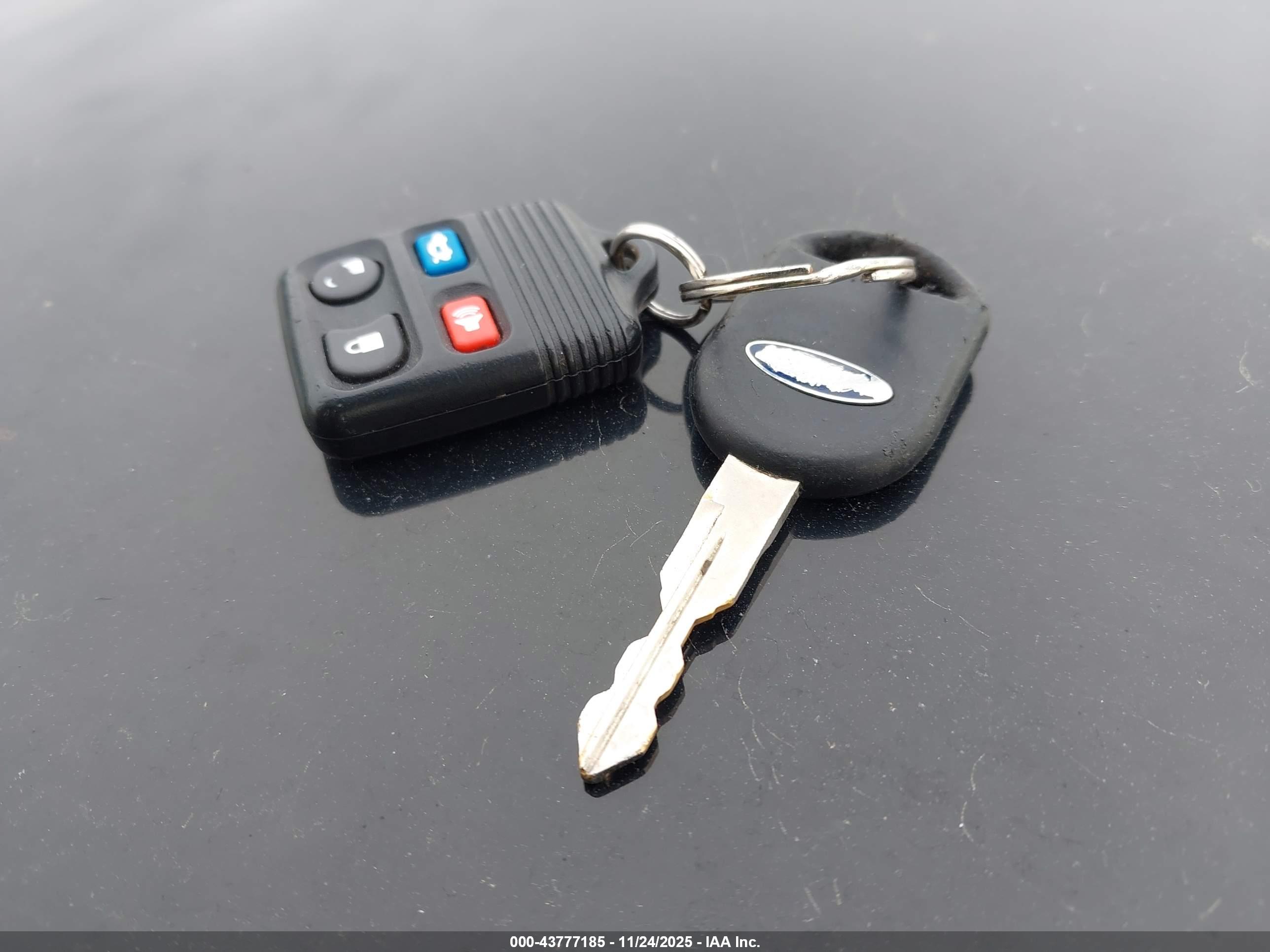 FORD TAURUS image 11