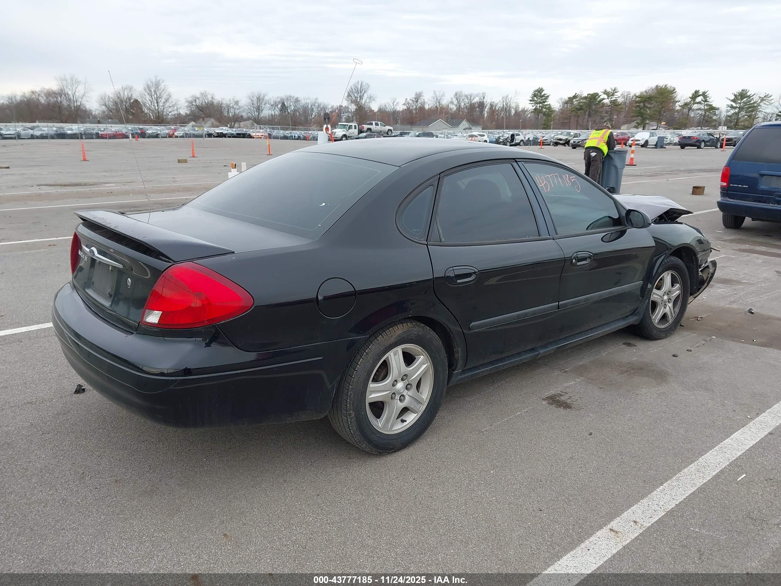 FORD TAURUS image 4
