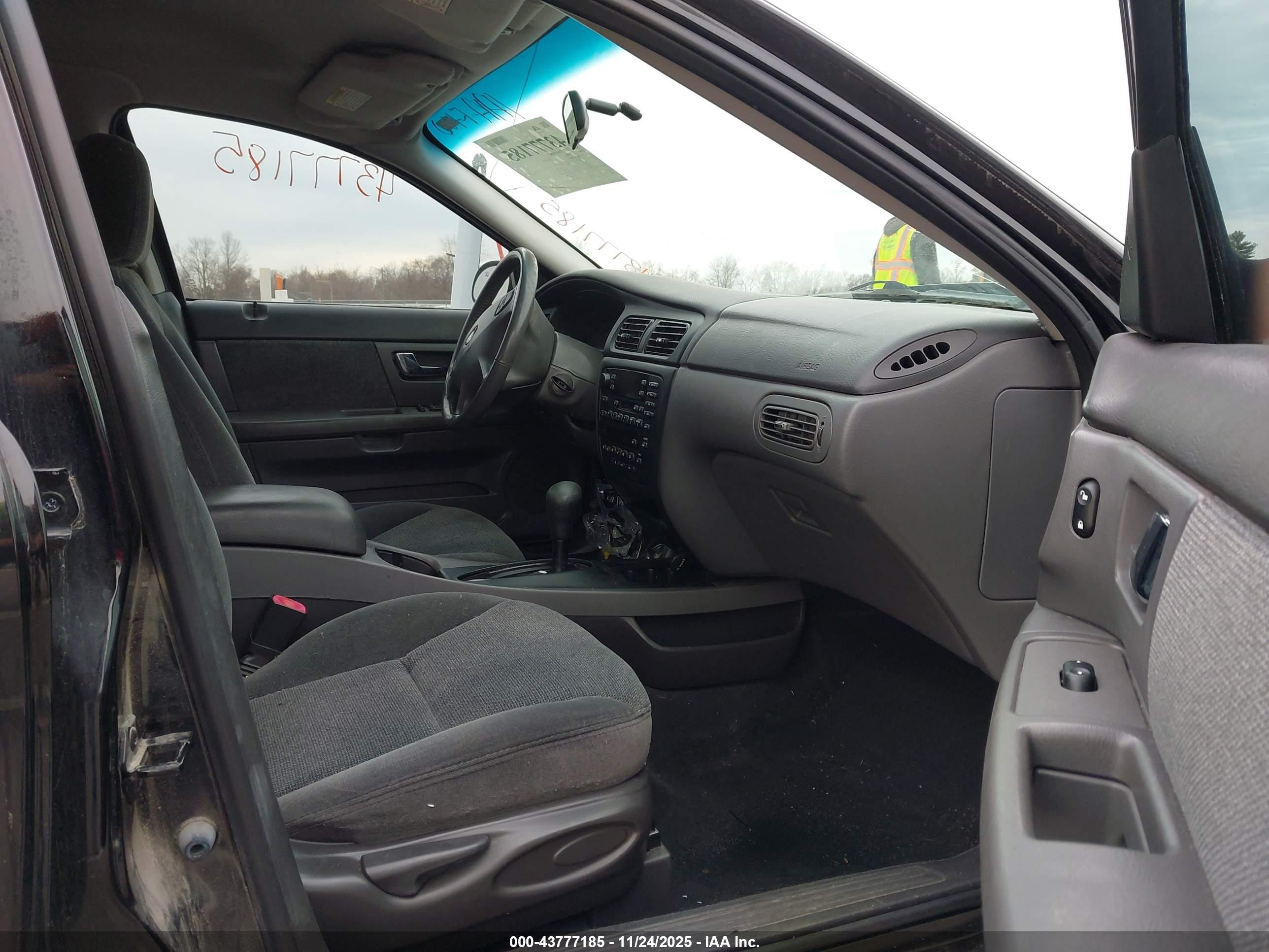 FORD TAURUS image 5