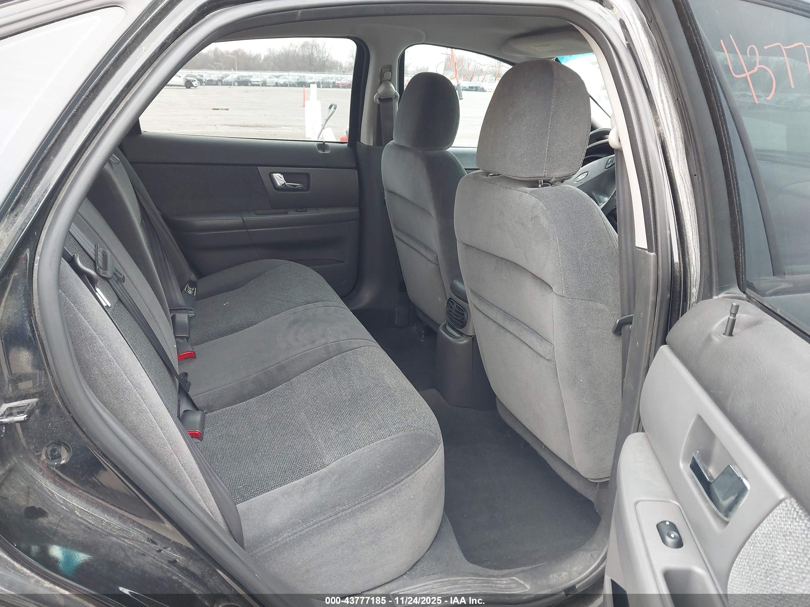 FORD TAURUS image 8