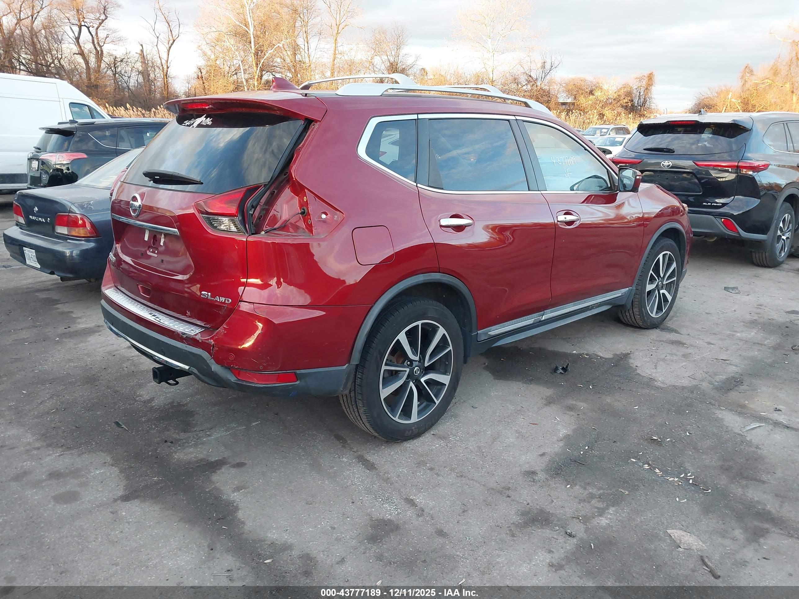 NISSAN ROGUE image 4