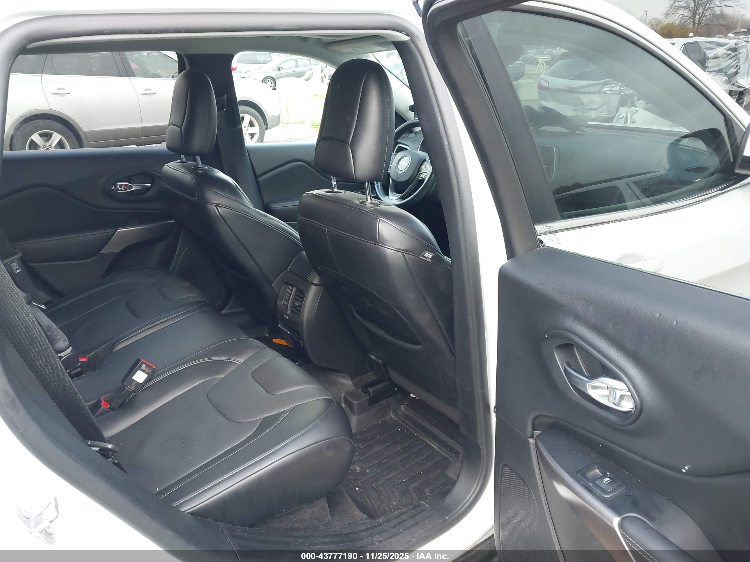 JEEP CHEROKEE image 8