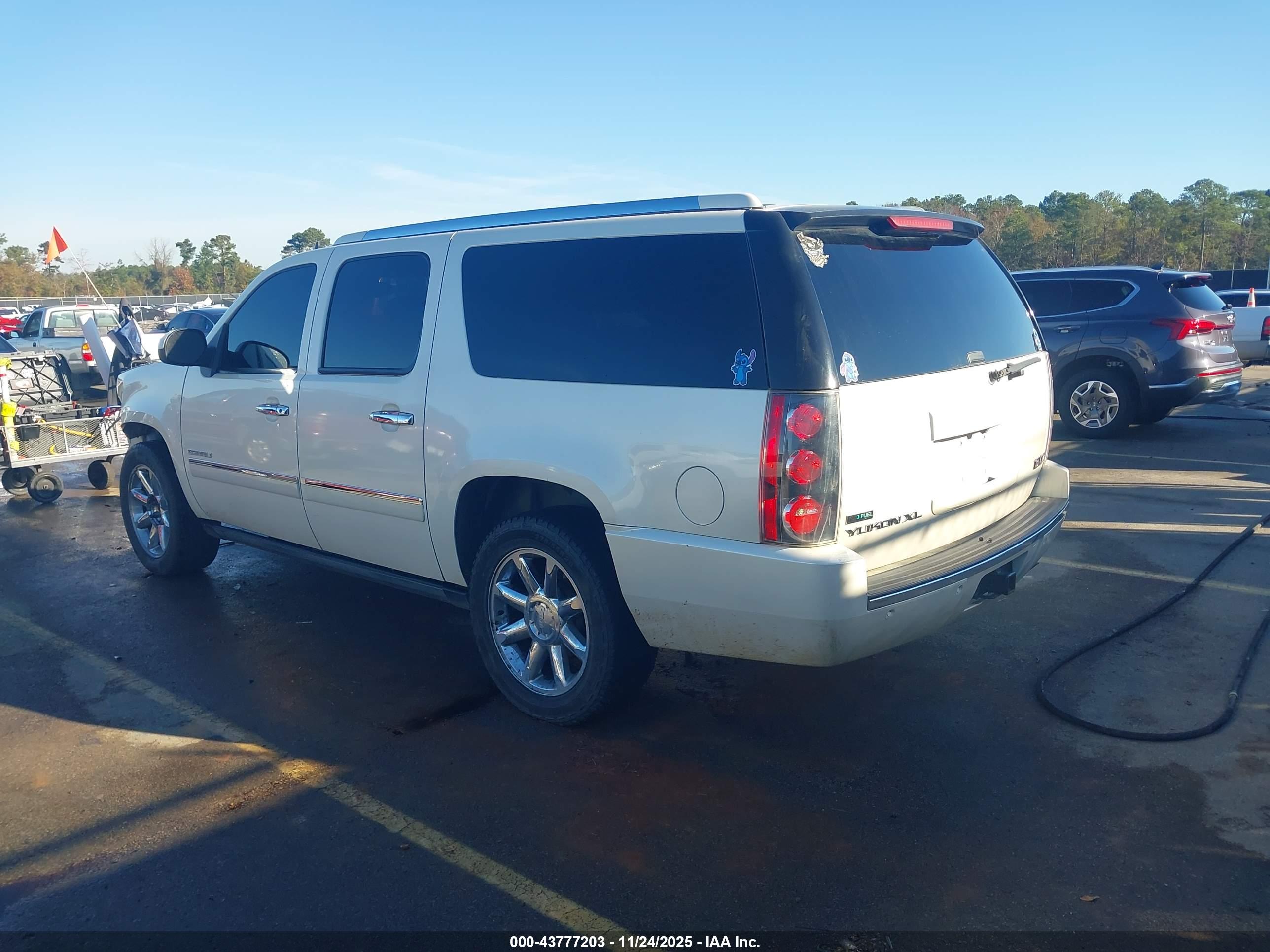 GMC YUKON image 3