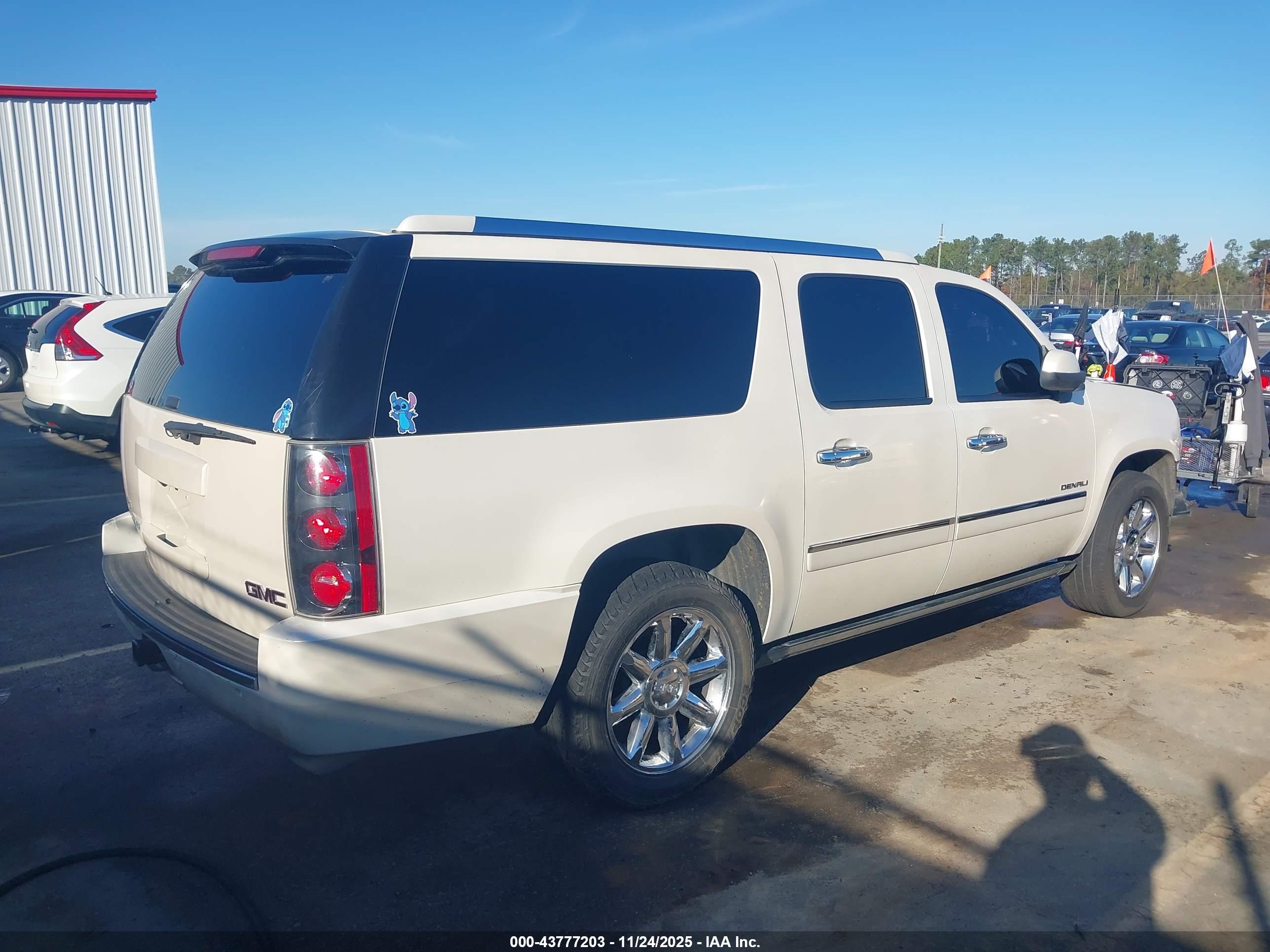 GMC YUKON image 4