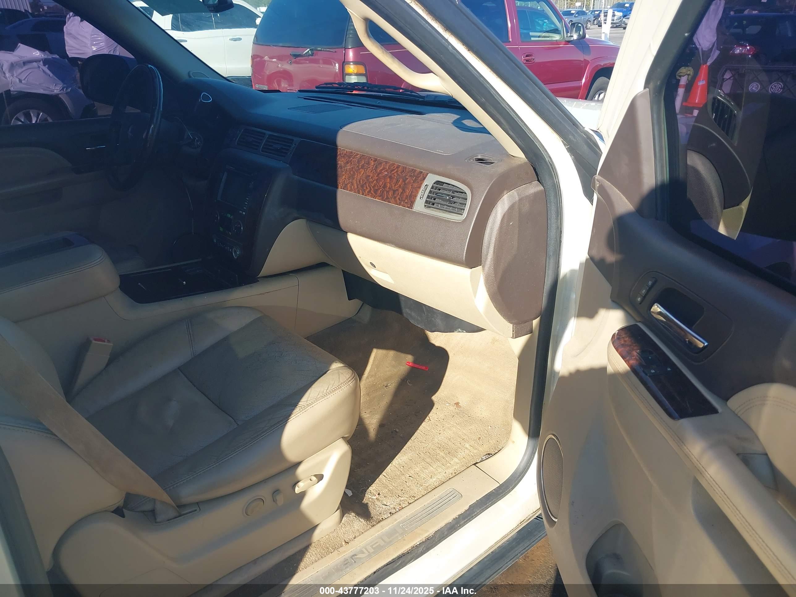 GMC YUKON image 5