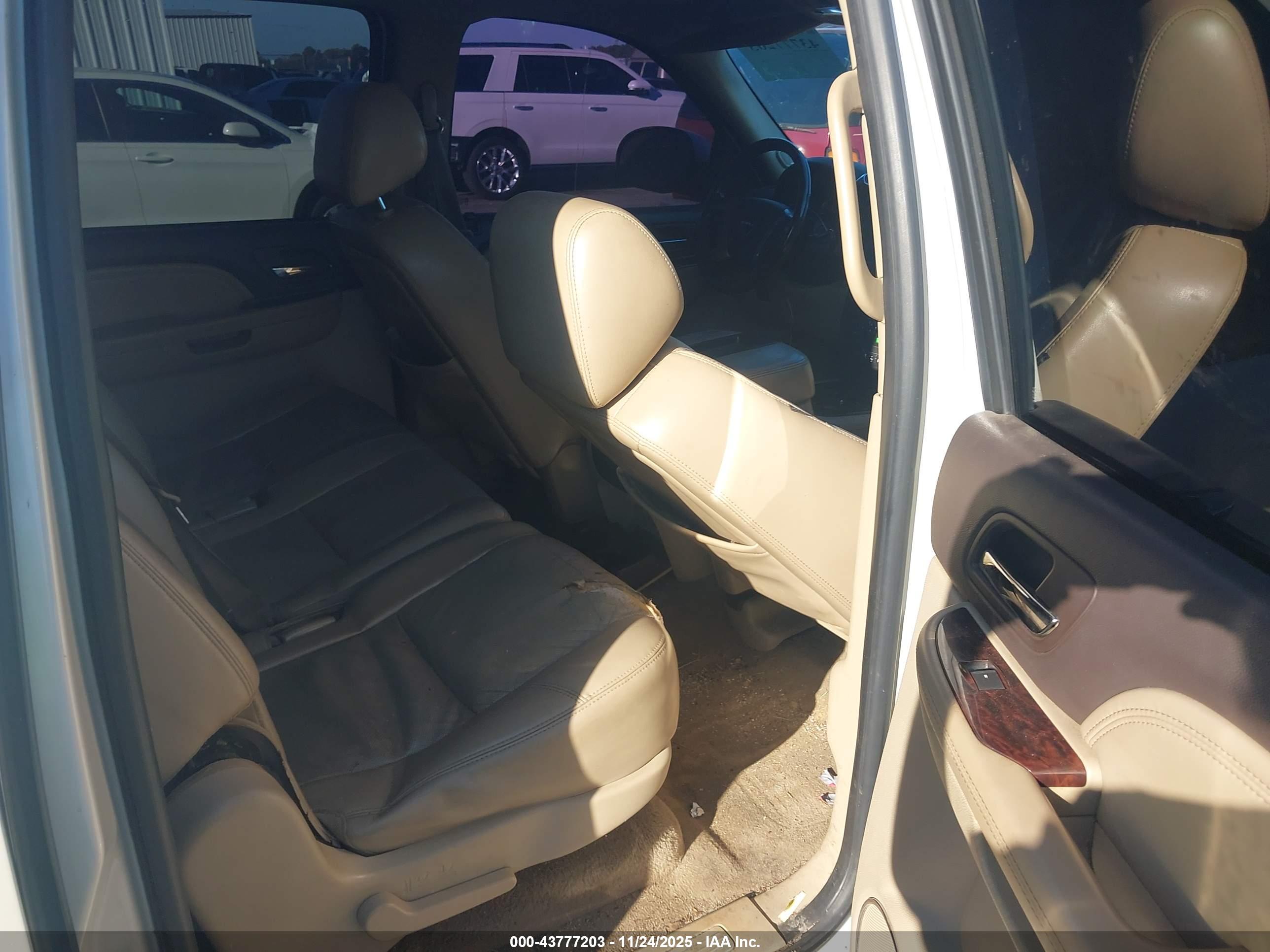 GMC YUKON image 8
