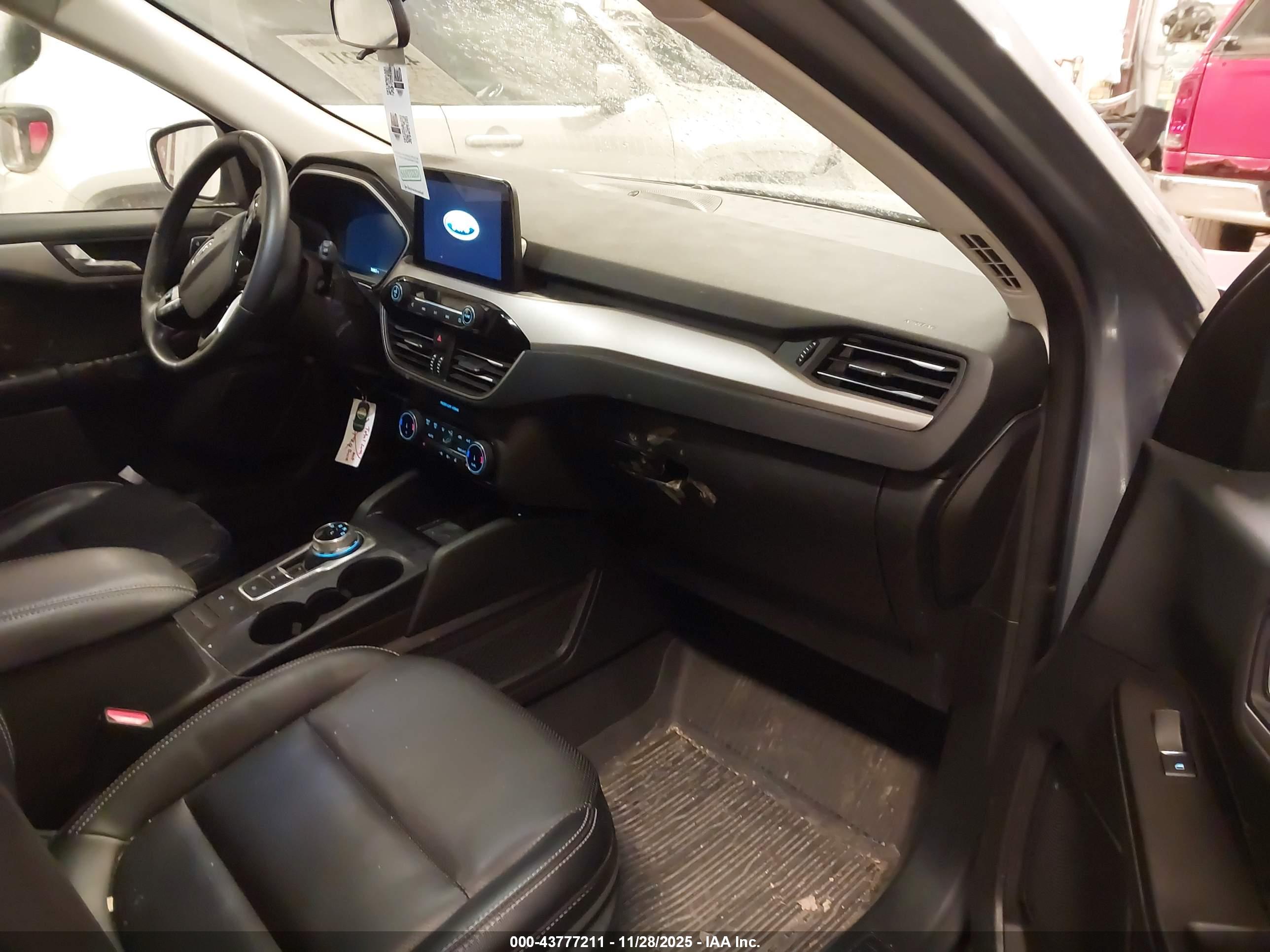 FORD ESCAPE image 5