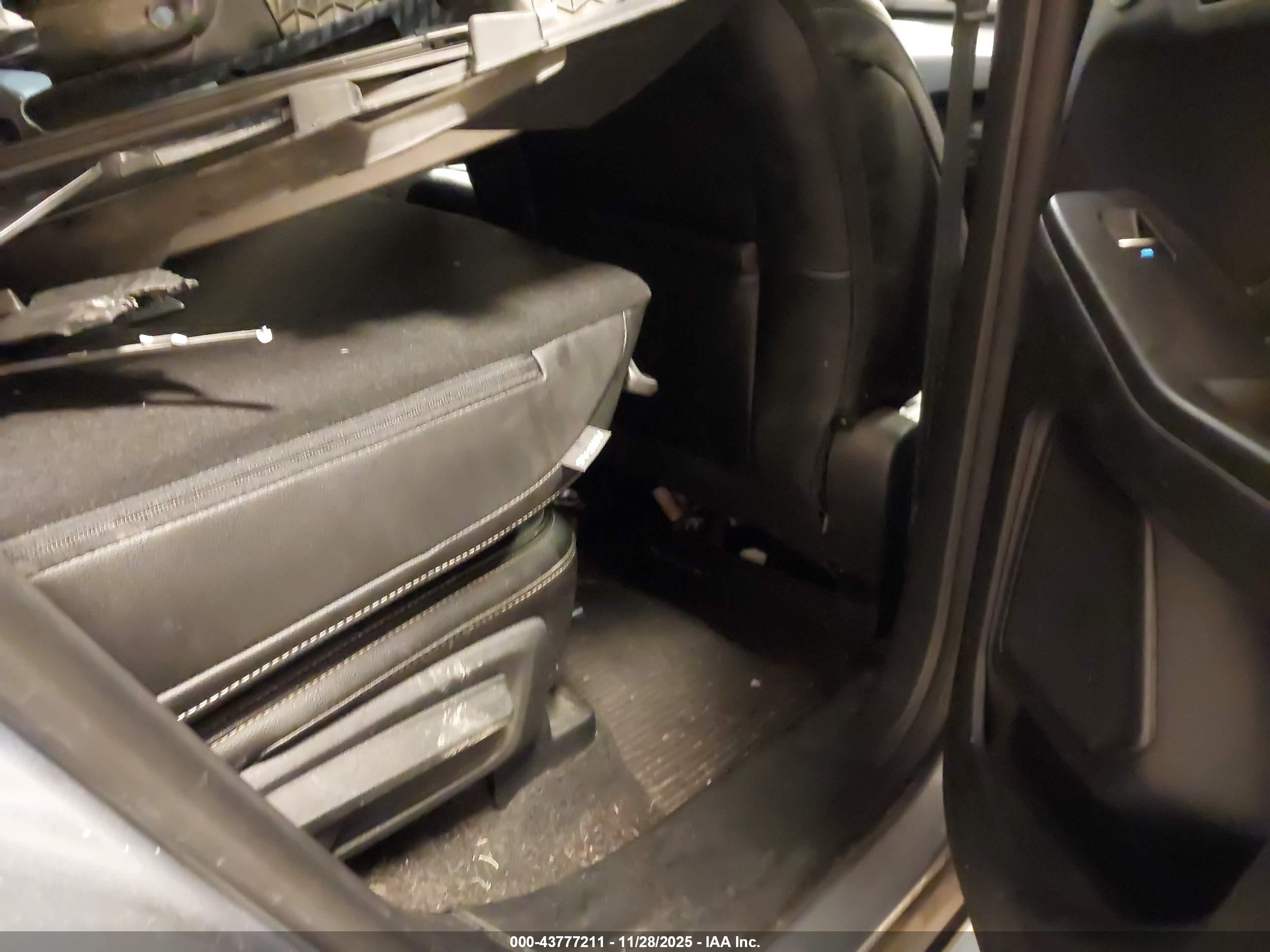 FORD ESCAPE image 8