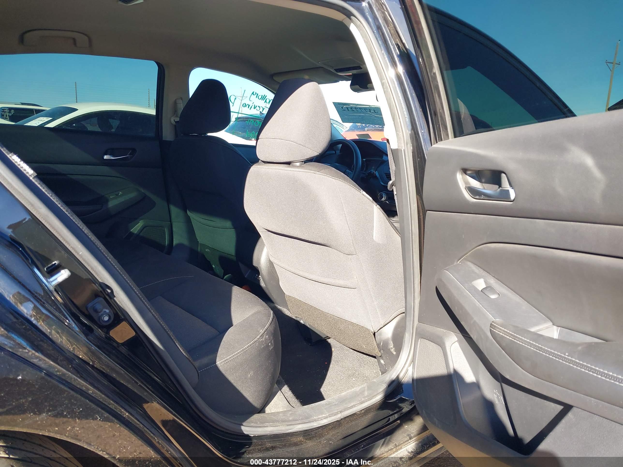 NISSAN ALTIMA image 8
