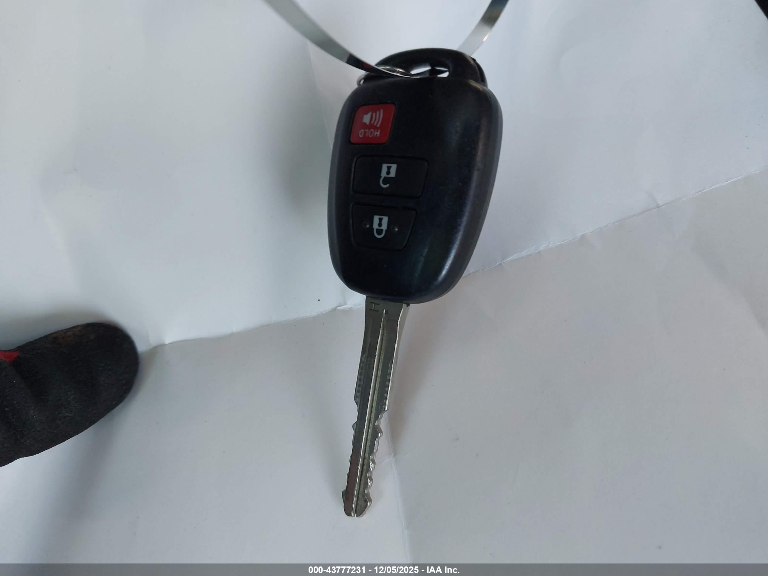 TOYOTA RAV4 image 11
