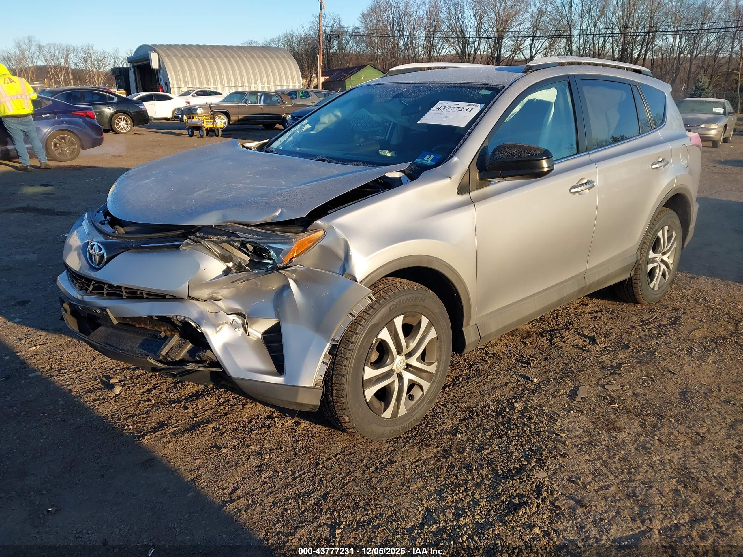 TOYOTA RAV4 image 2