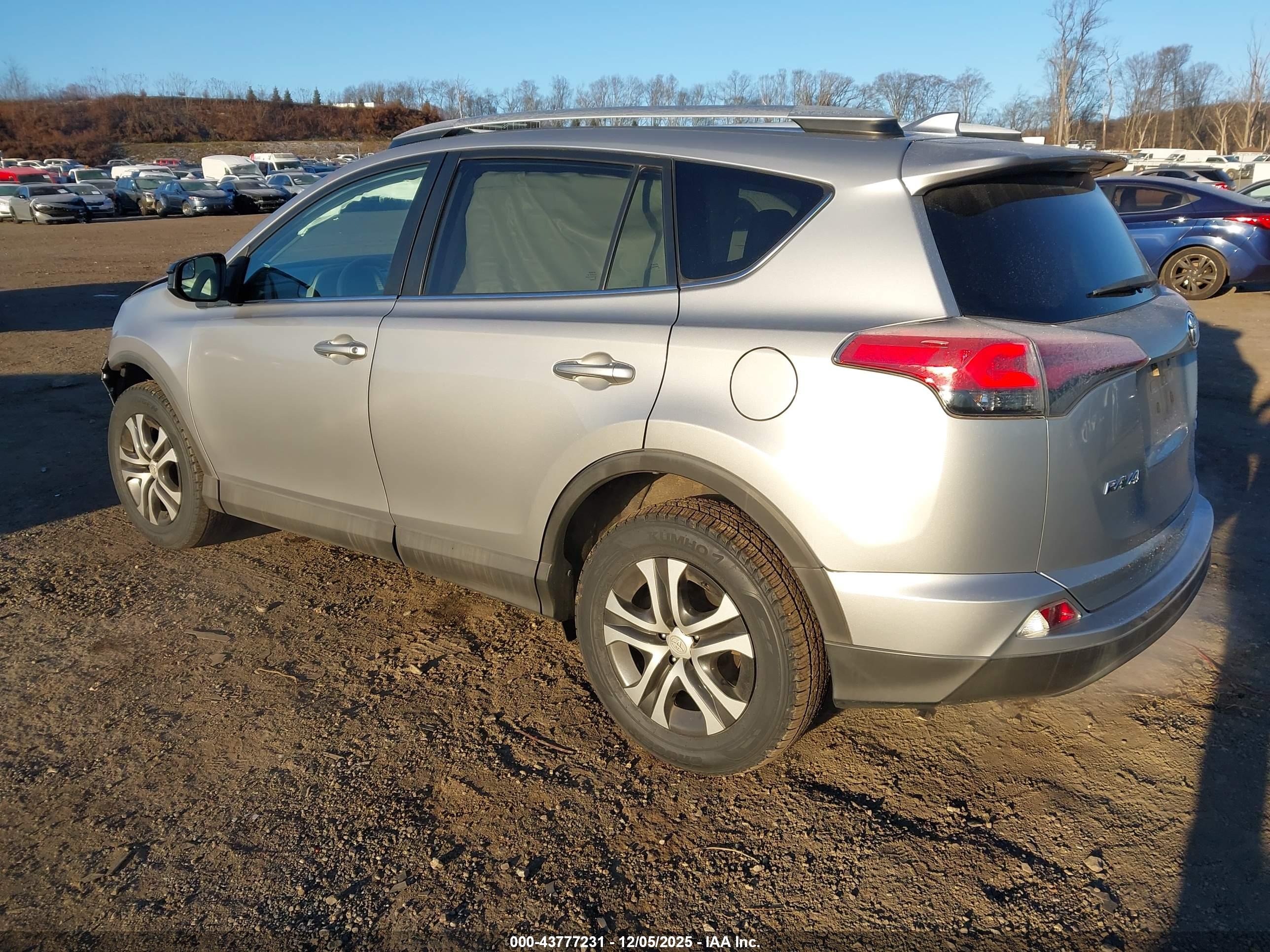 TOYOTA RAV4 image 3