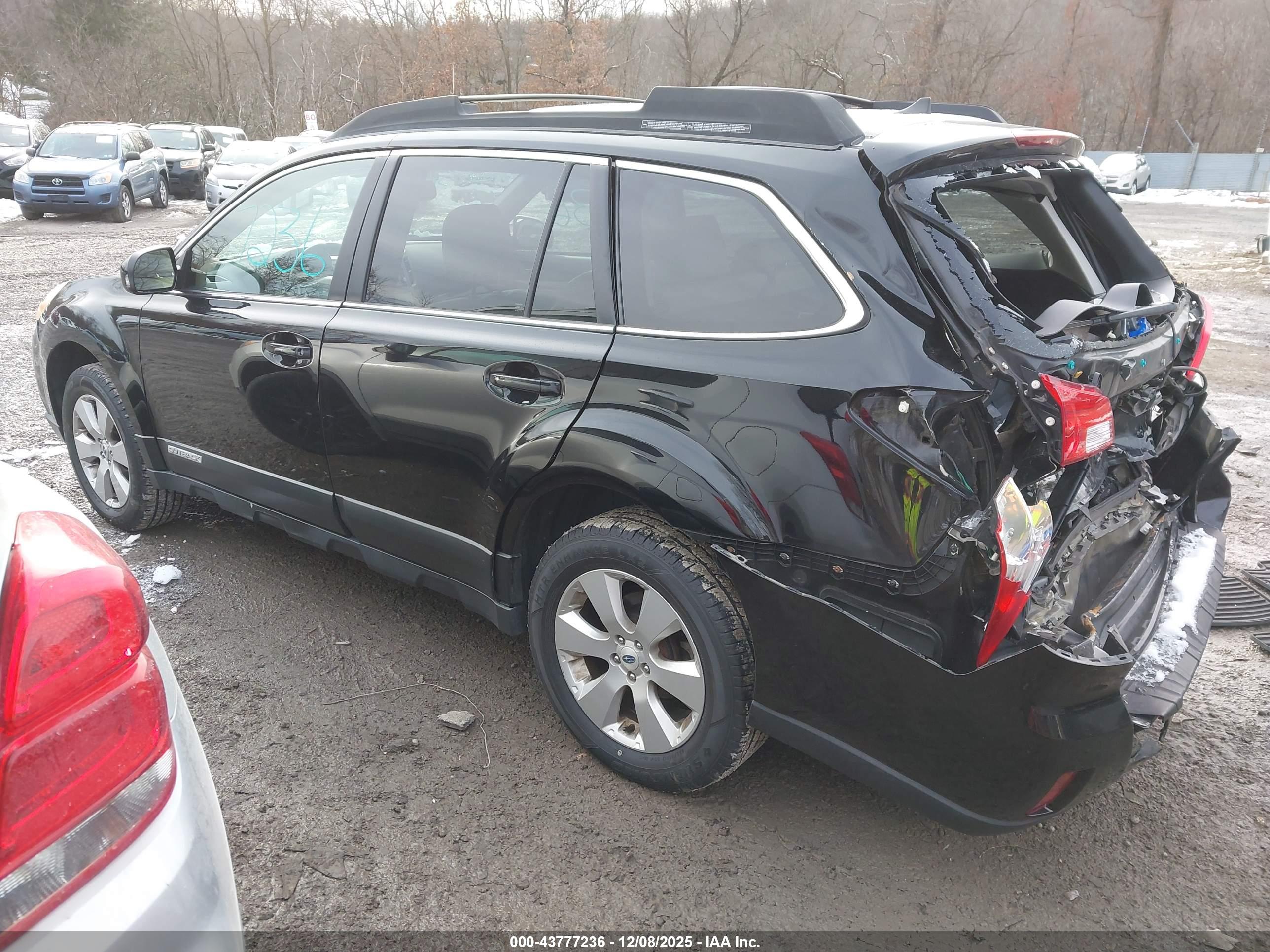 SUBARU OUTBACK image 3