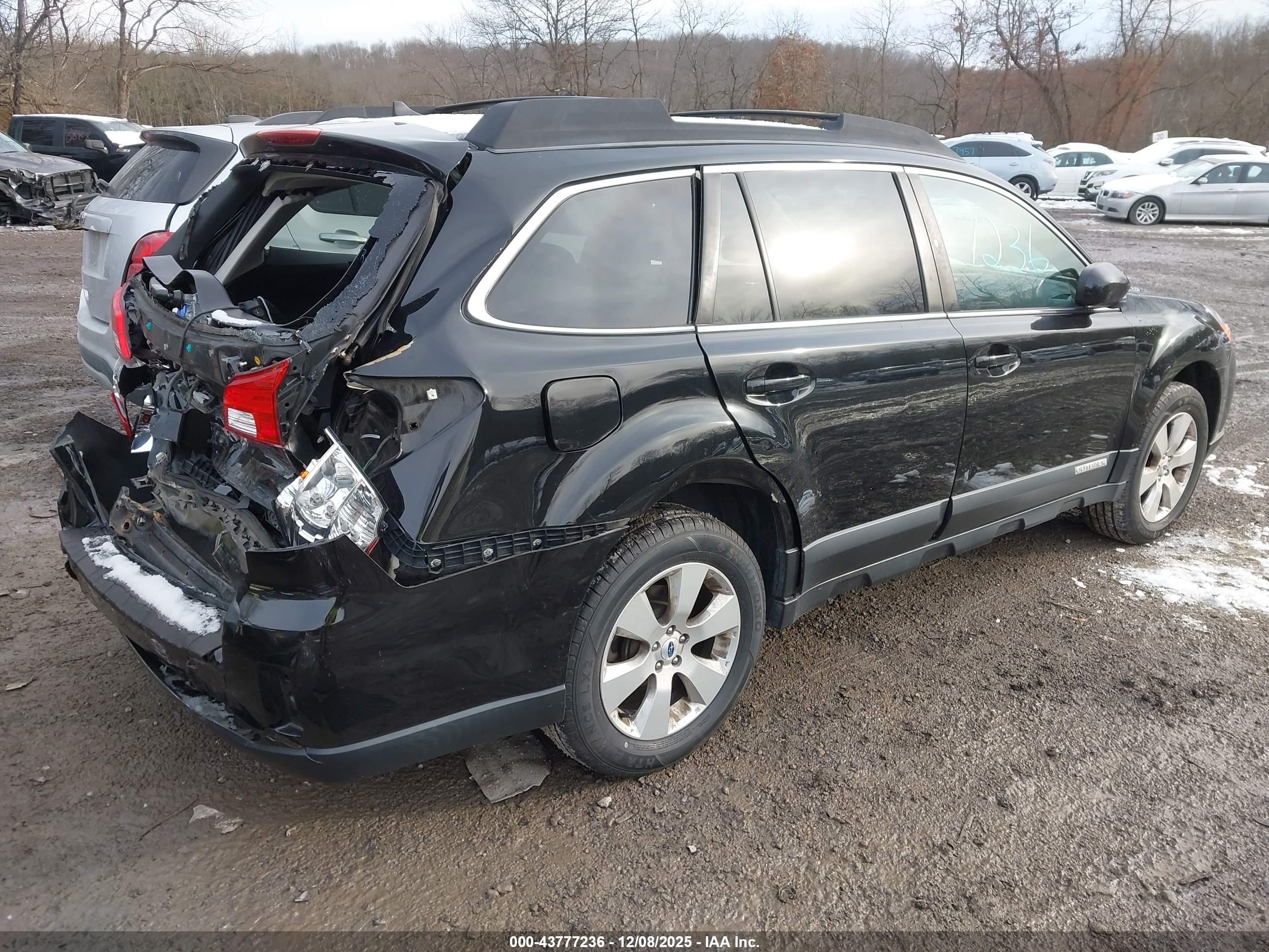 SUBARU OUTBACK image 4