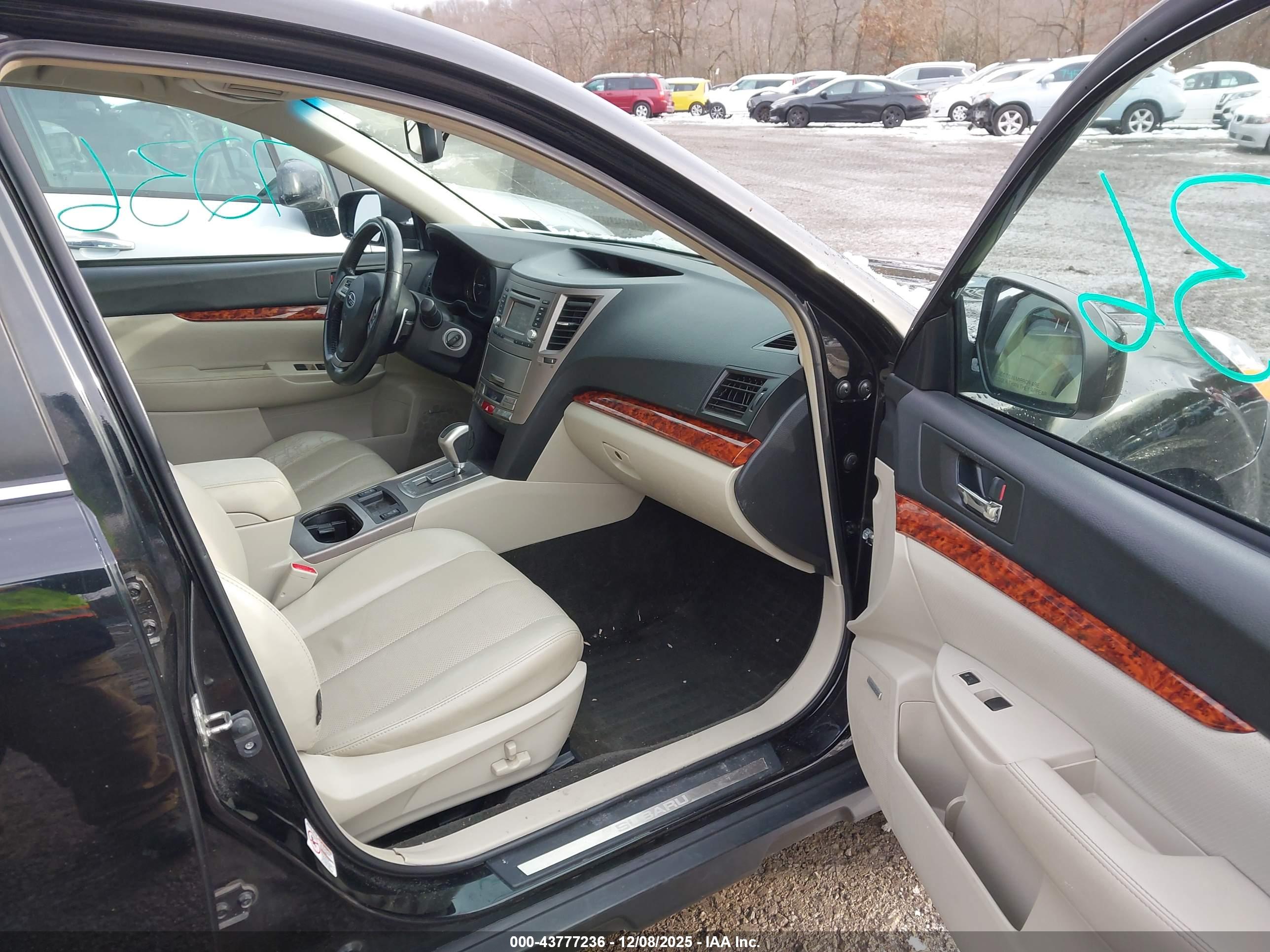 SUBARU OUTBACK image 5