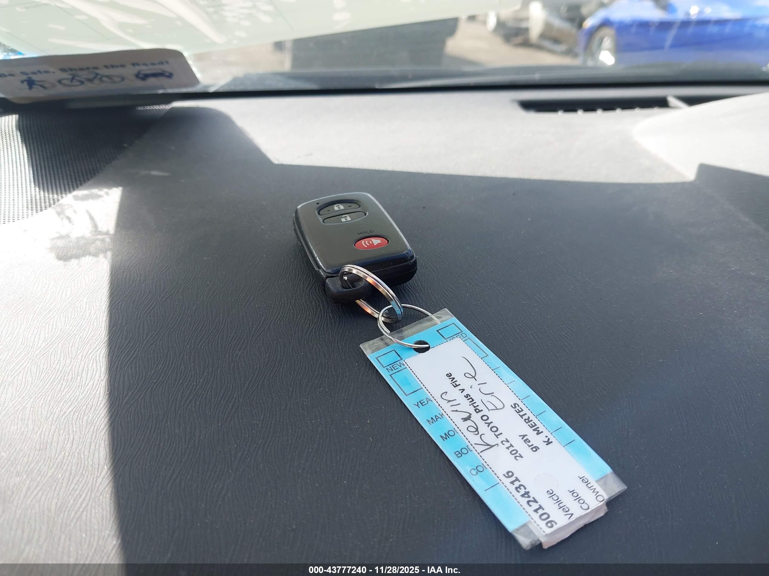 TOYOTA PRIUS image 11