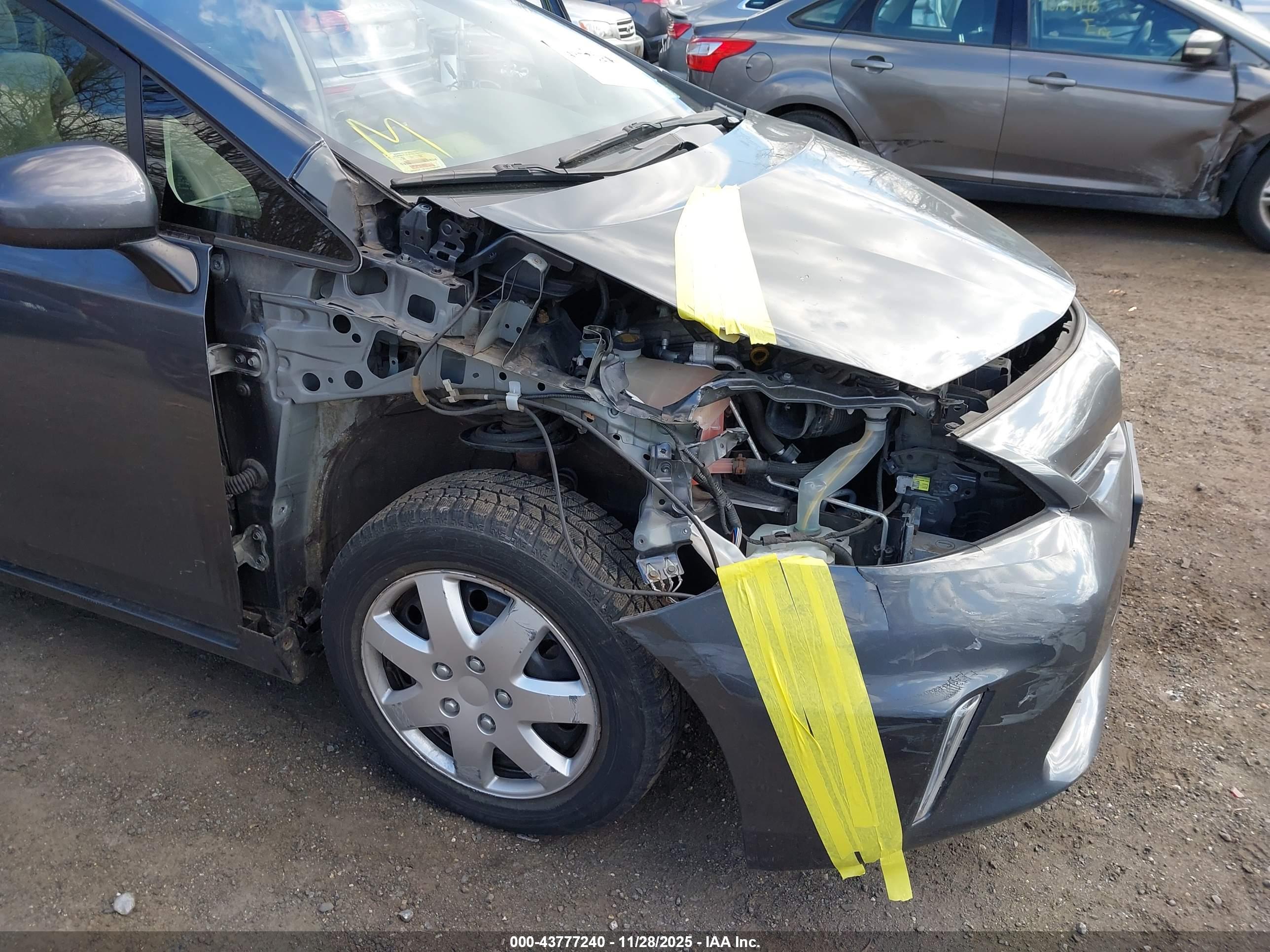 TOYOTA PRIUS image 6