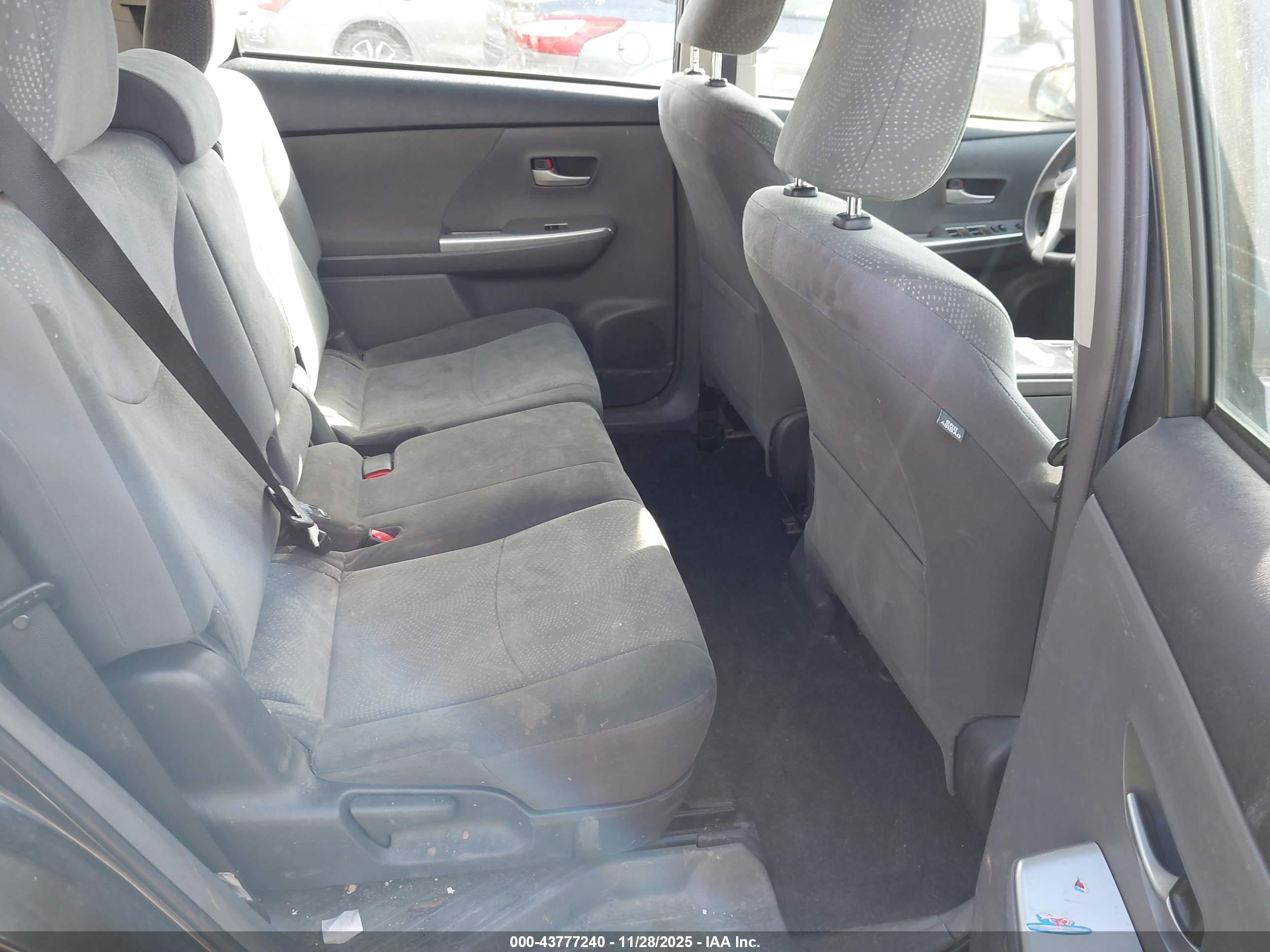 TOYOTA PRIUS image 8