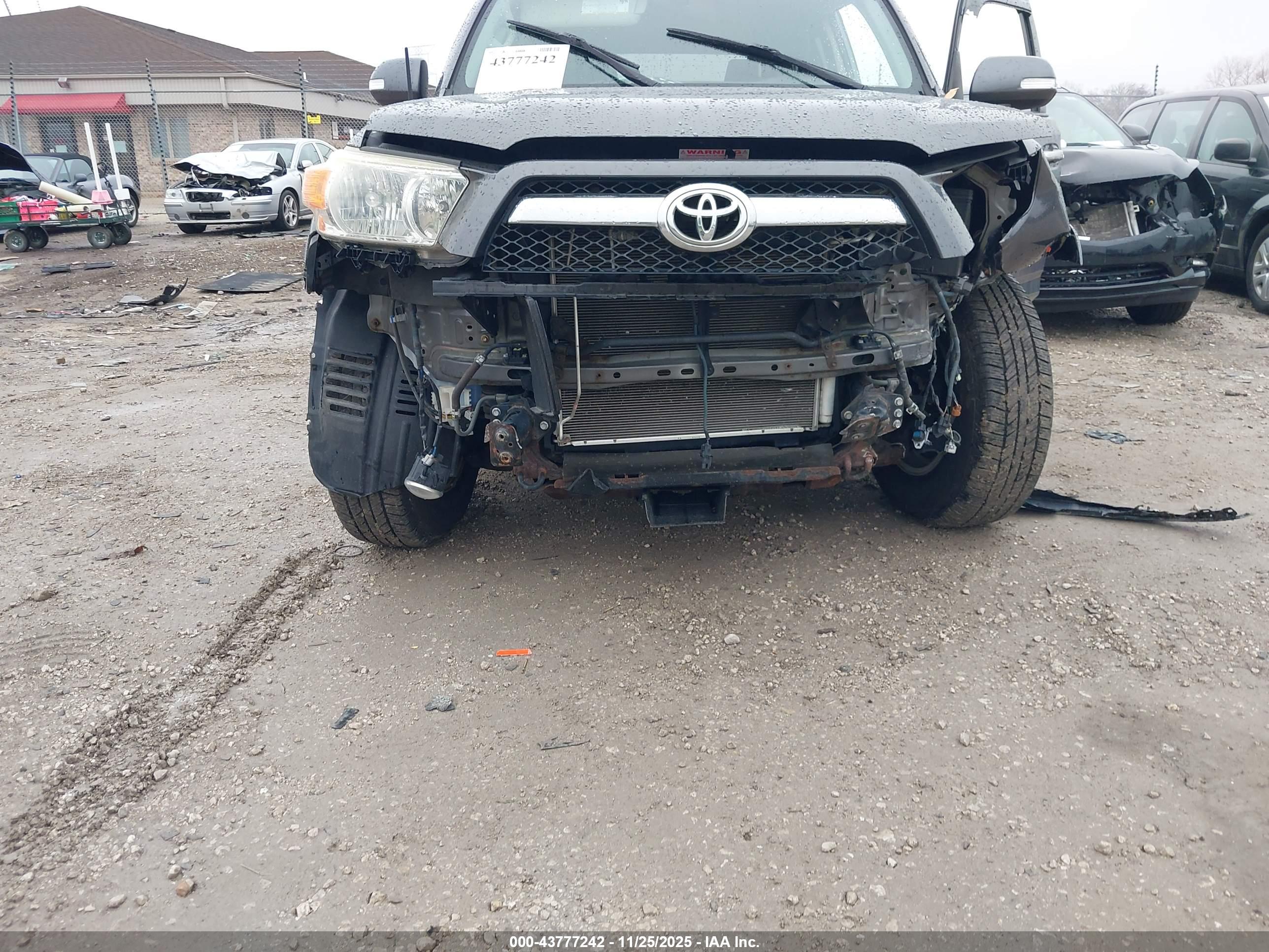 TOYOTA 4RUNNER image 6