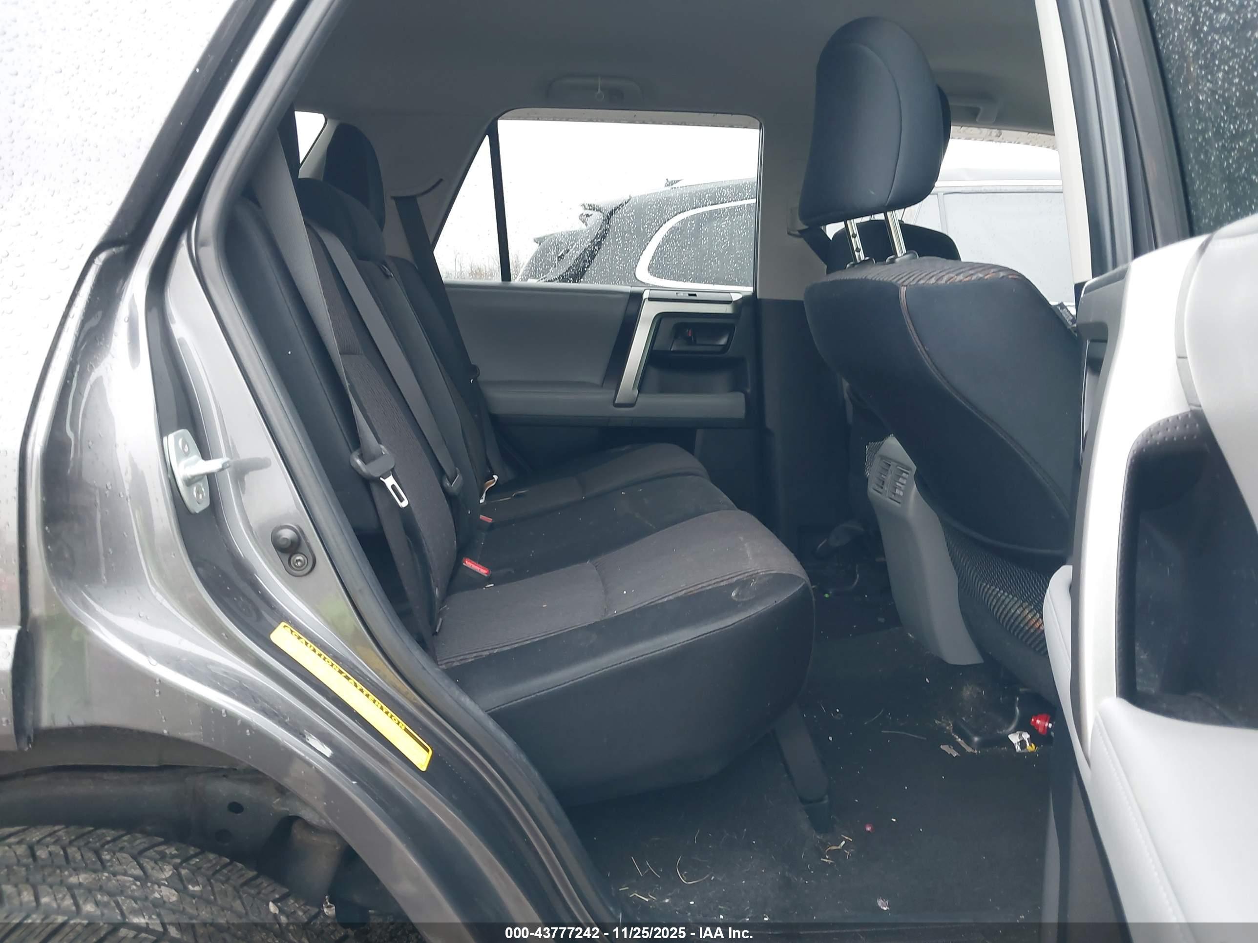 TOYOTA 4RUNNER image 8