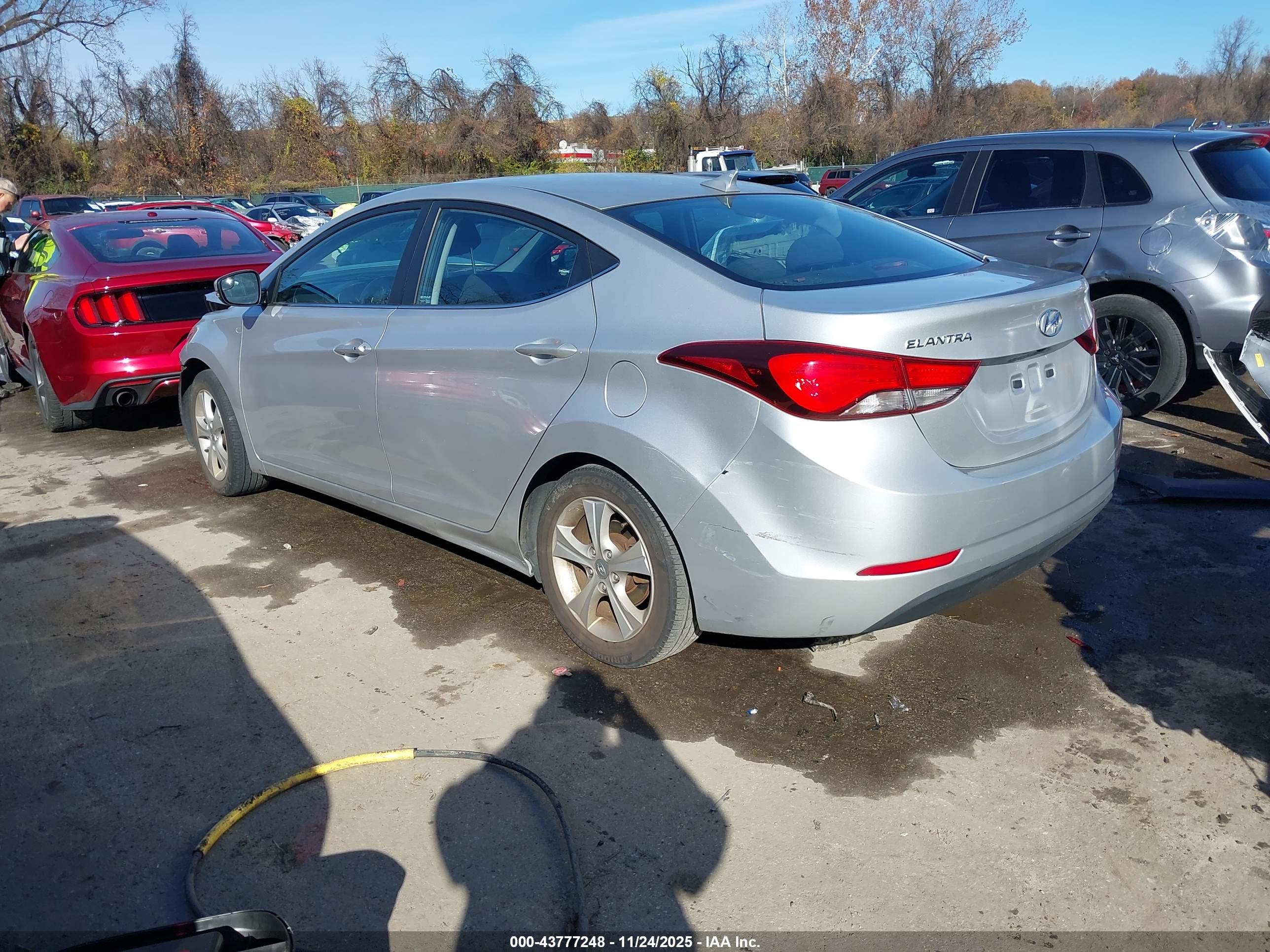 HYUNDAI ELANTRA image 3