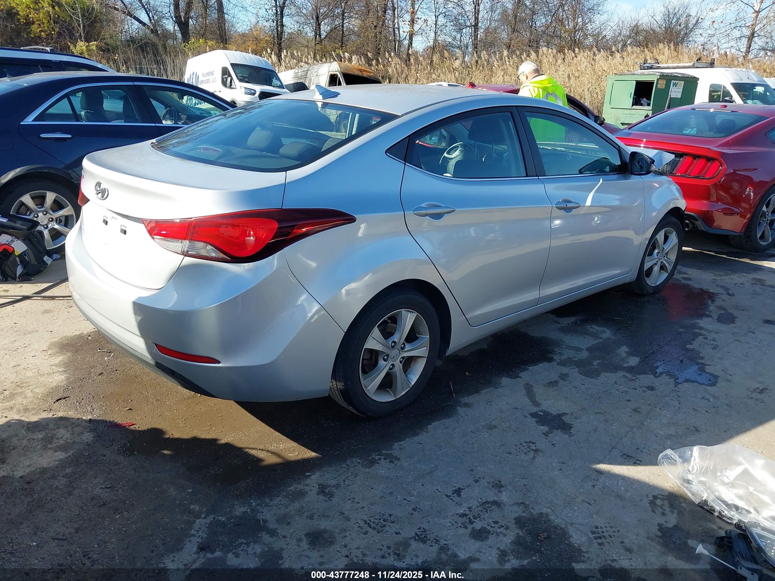 HYUNDAI ELANTRA image 4