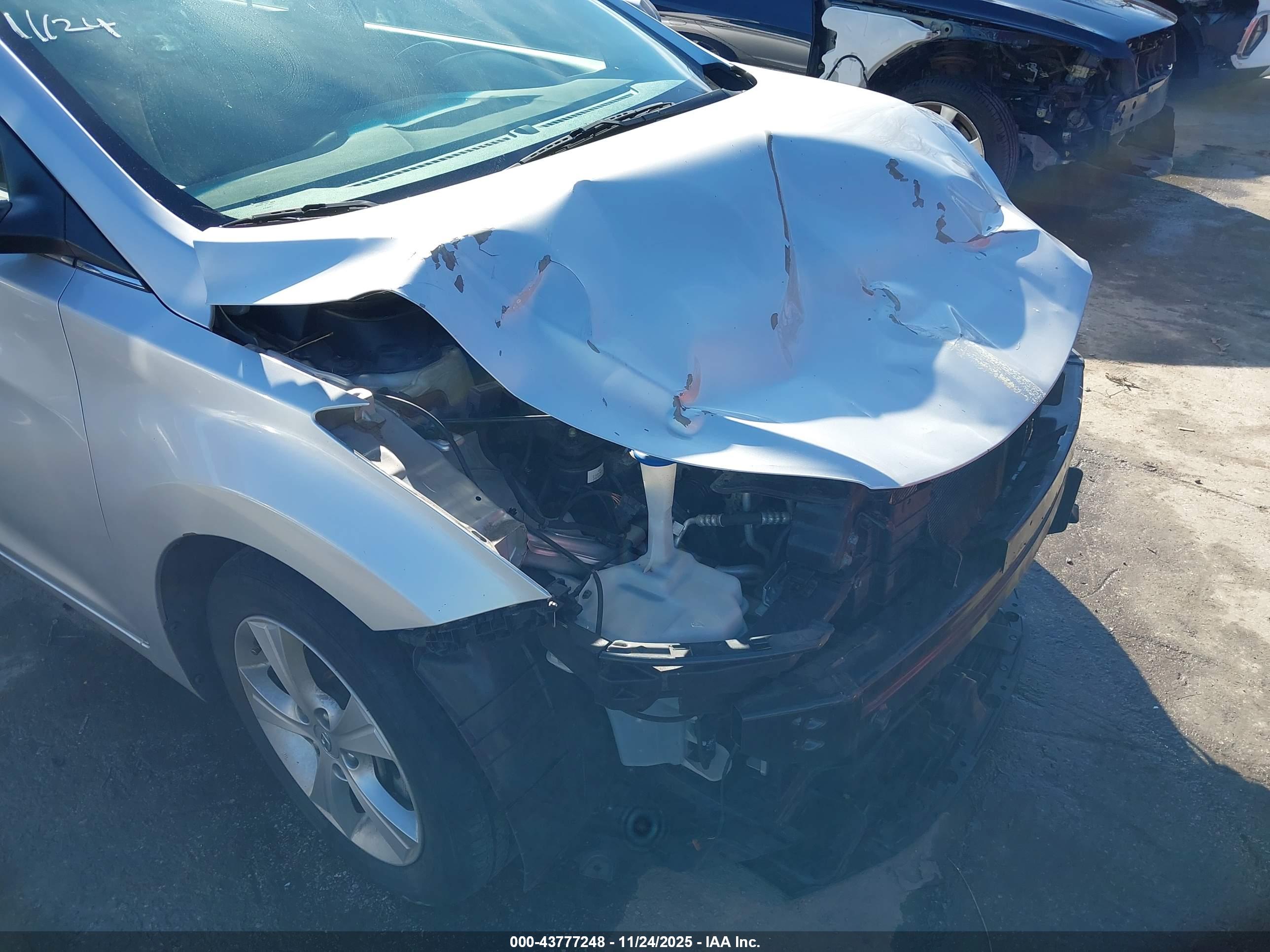 HYUNDAI ELANTRA image 6