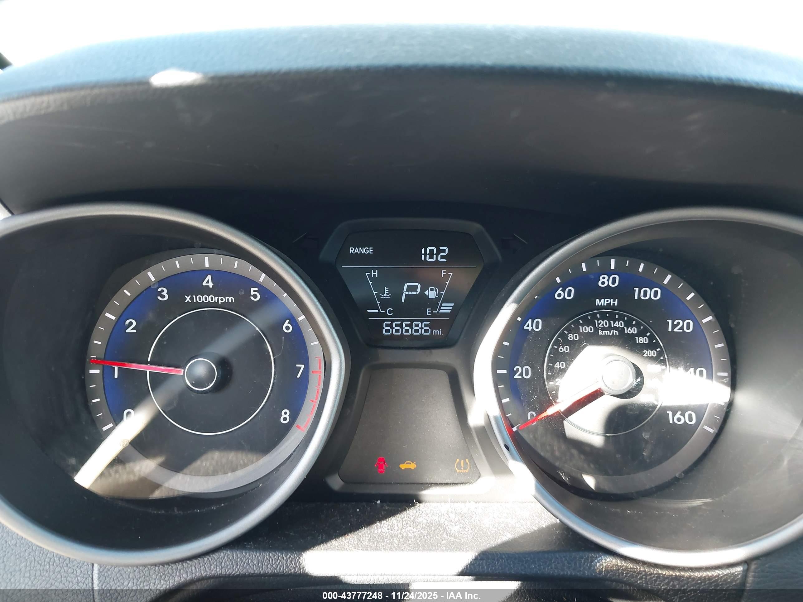HYUNDAI ELANTRA image 7