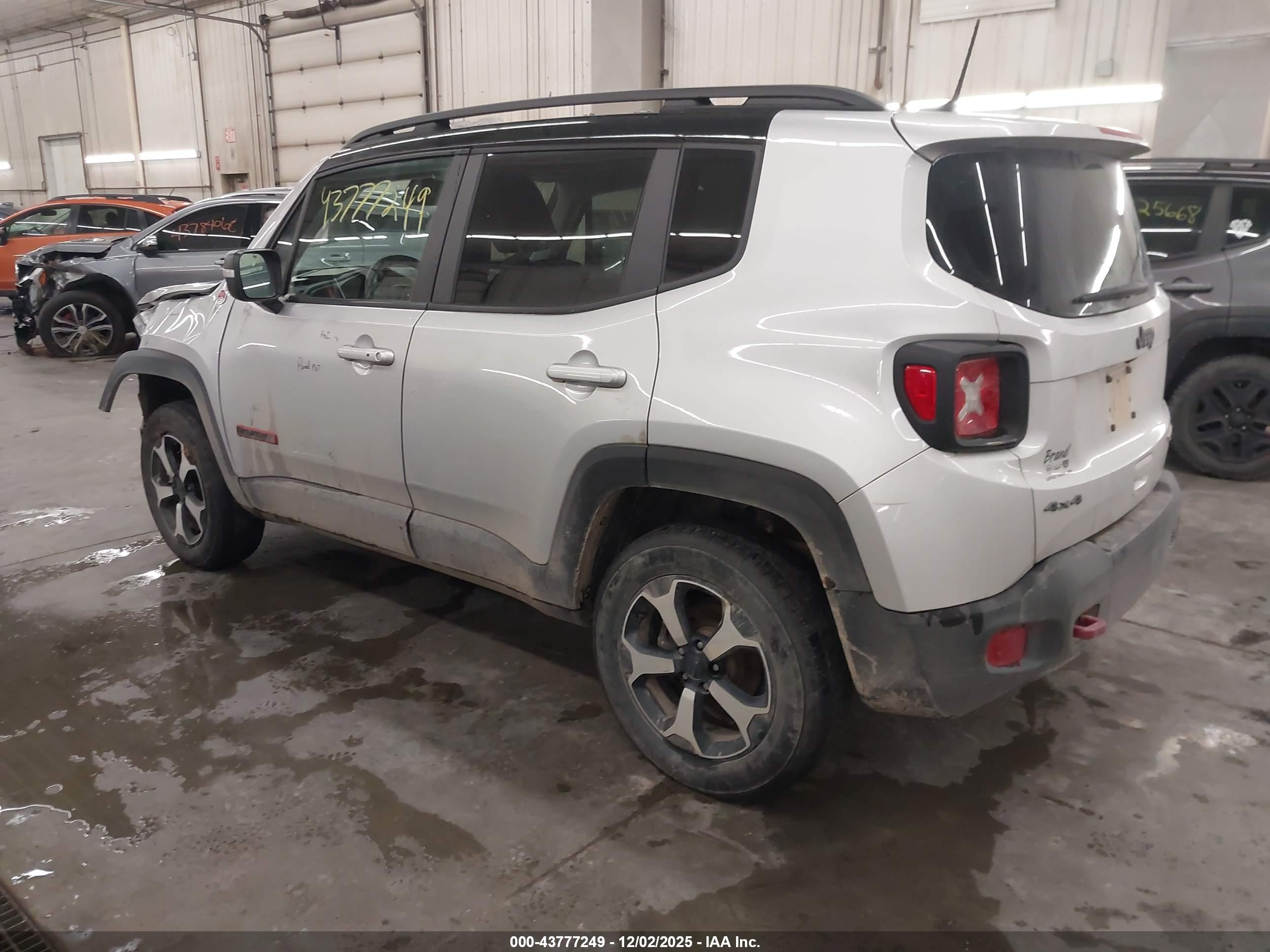 JEEP RENEGADE image 3