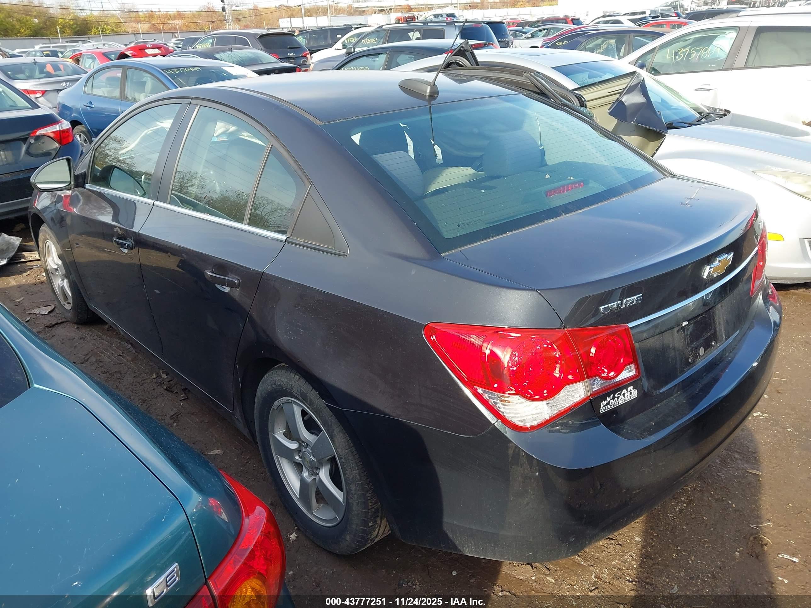 CHEVROLET CRUZE image 3
