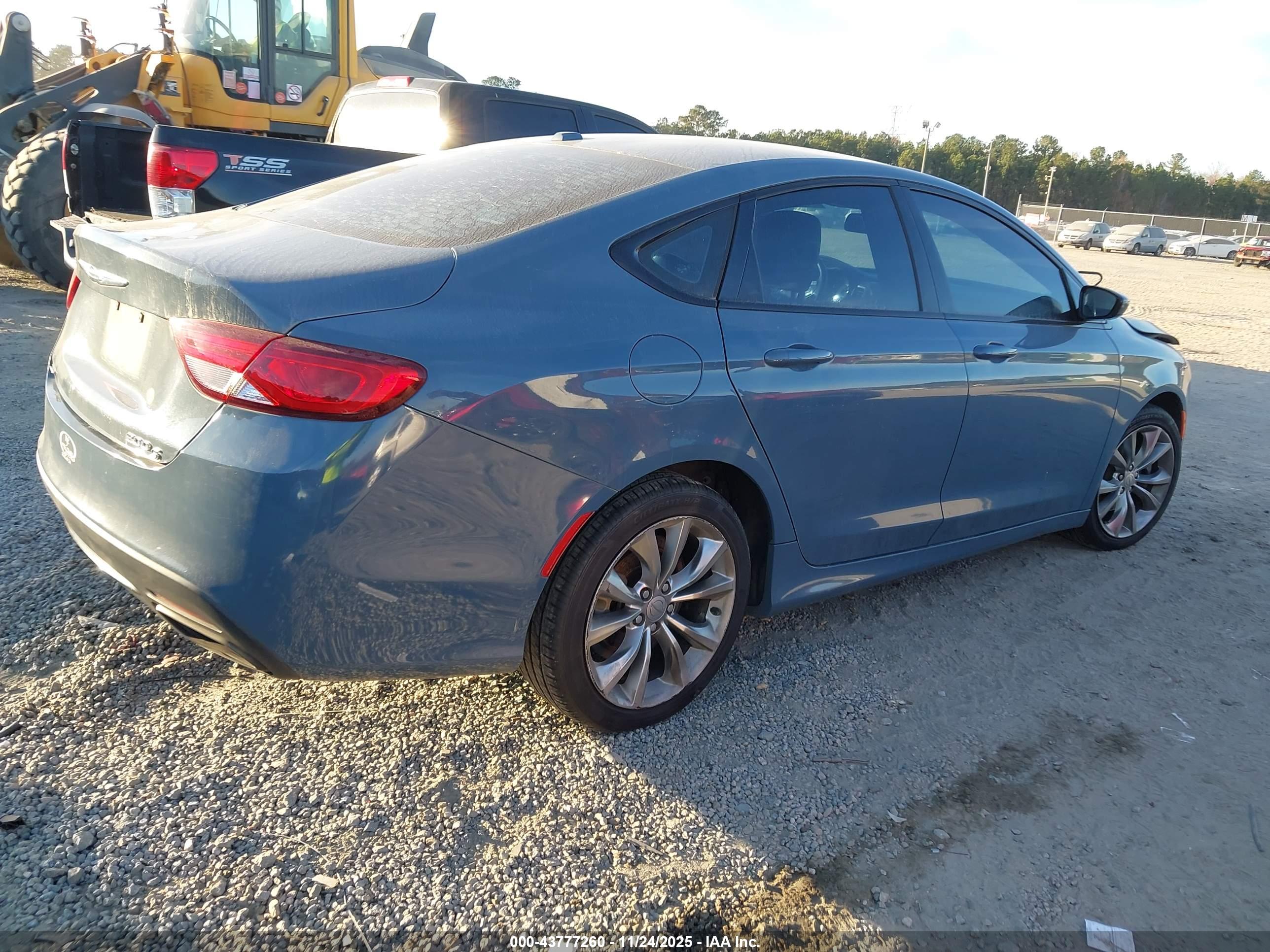 CHRYSLER 200 image 4