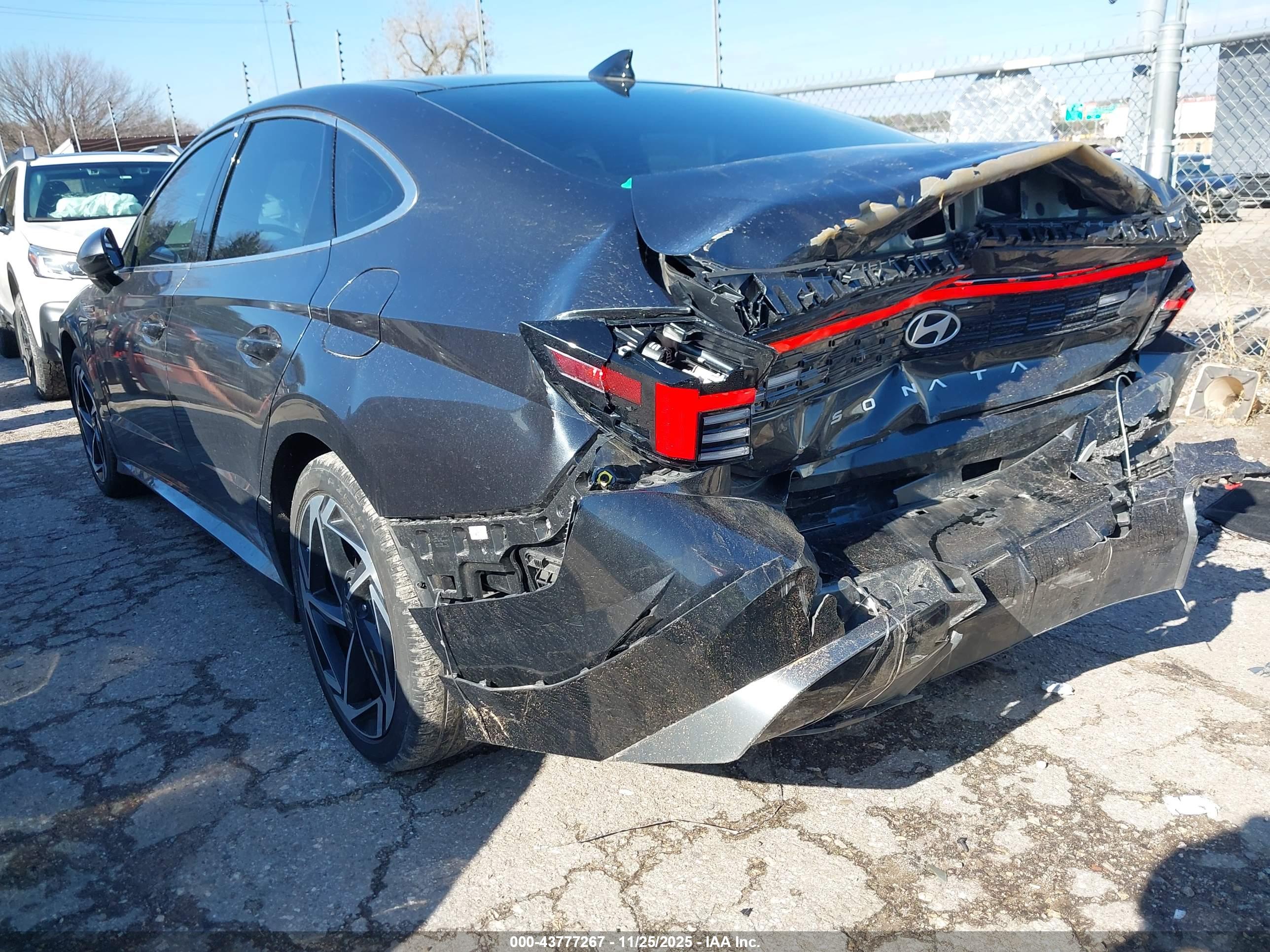 HYUNDAI SONATA image 3