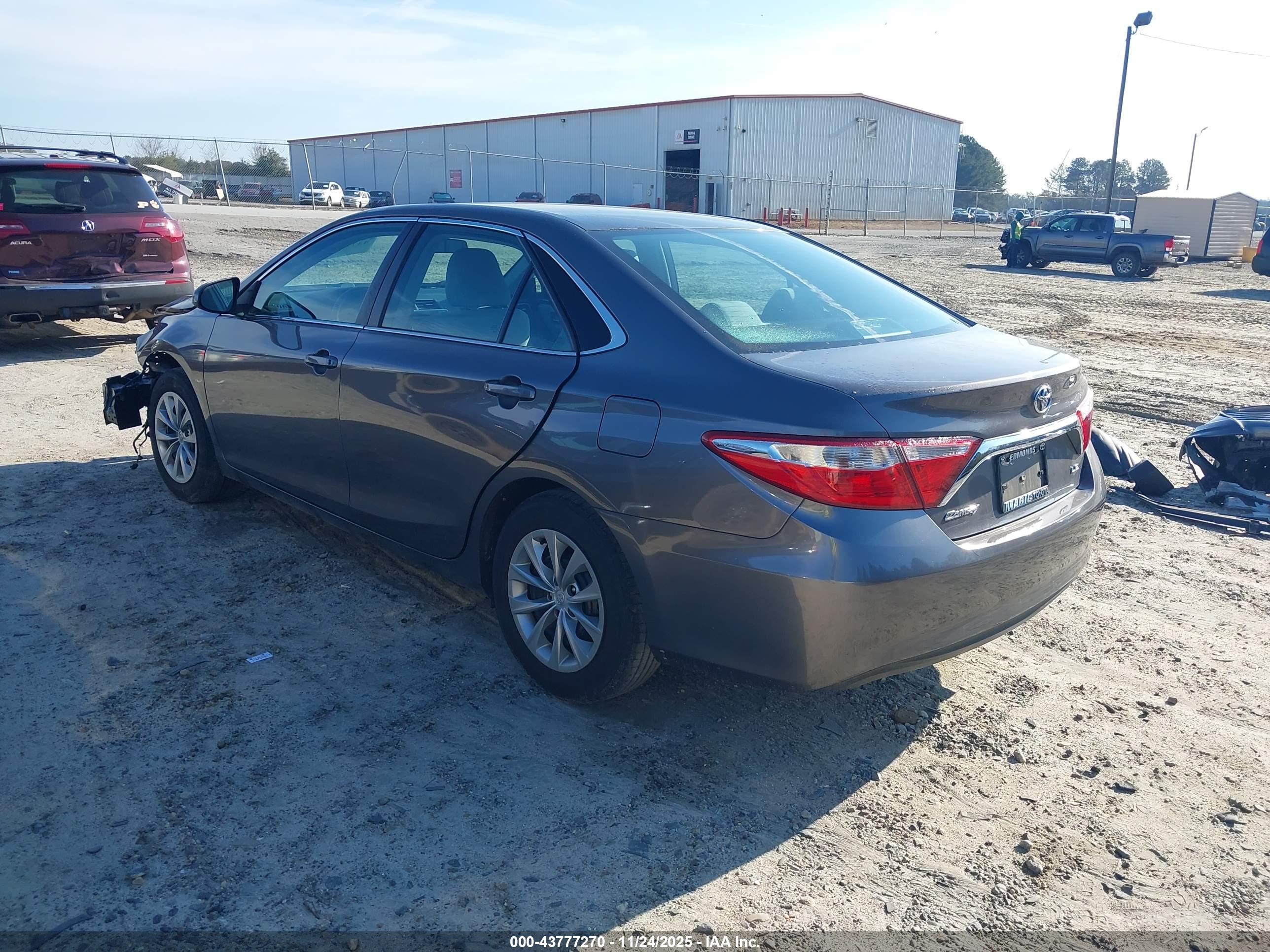 TOYOTA CAMRY image 3