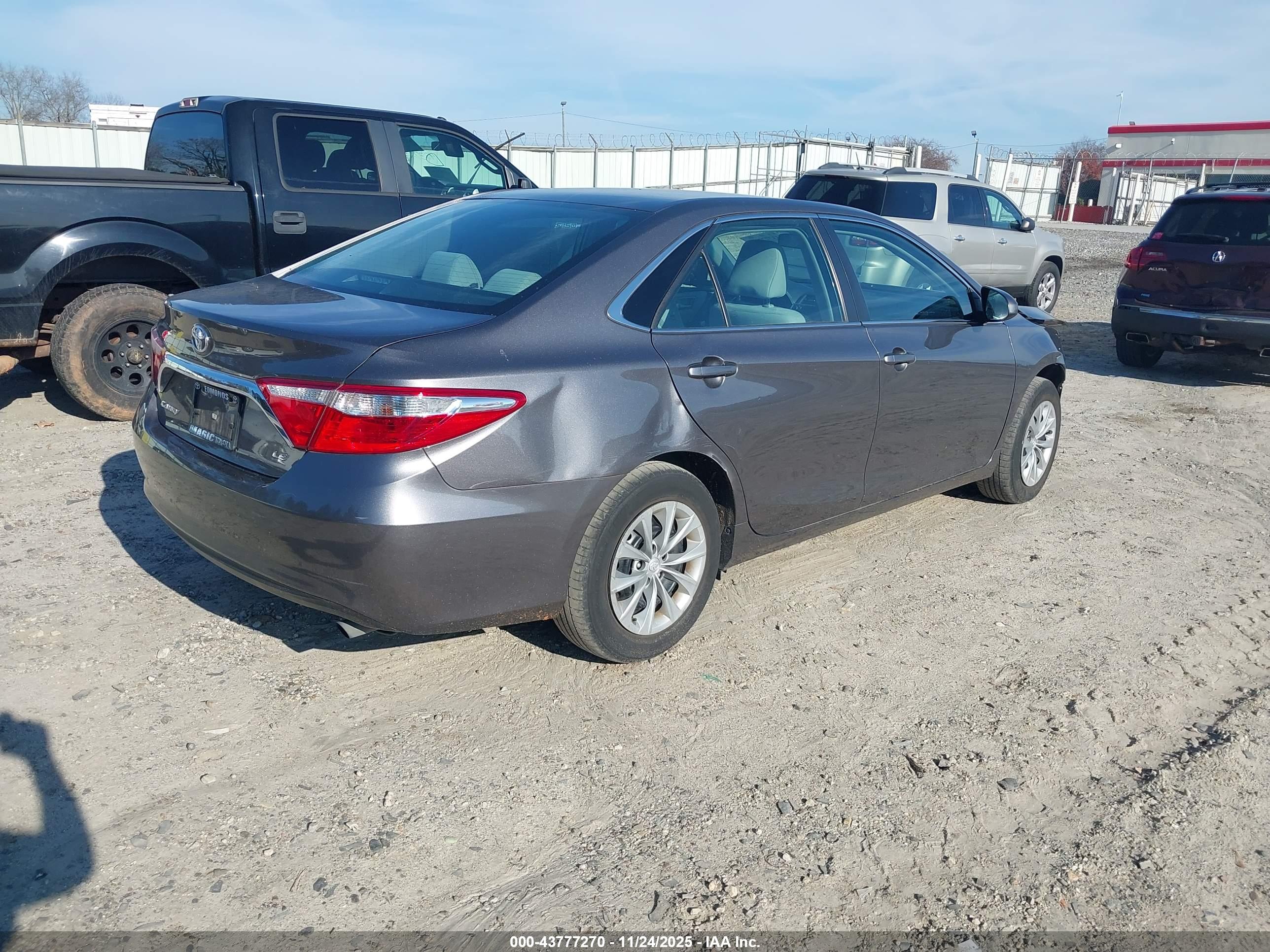 TOYOTA CAMRY image 4