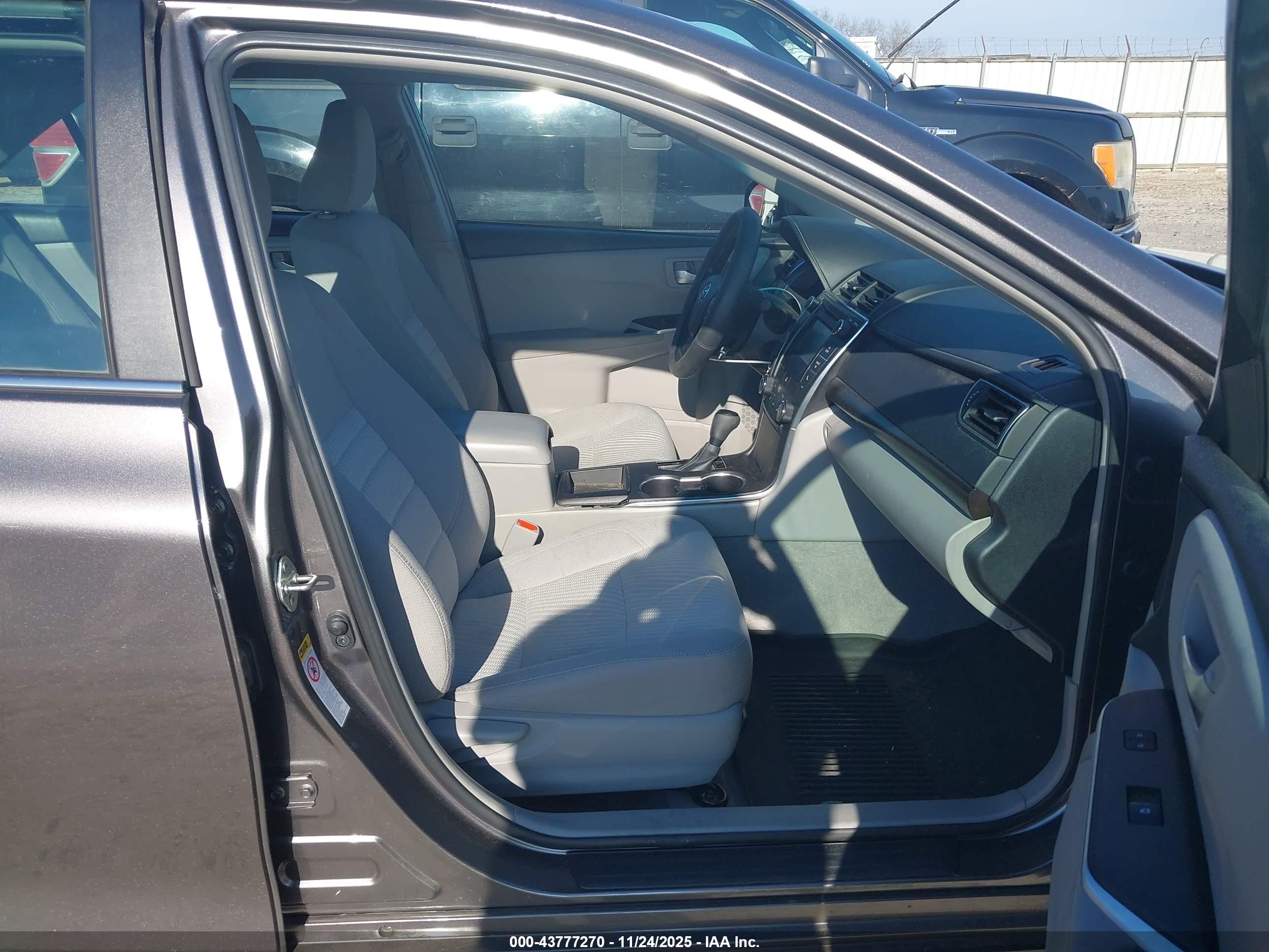 TOYOTA CAMRY image 5