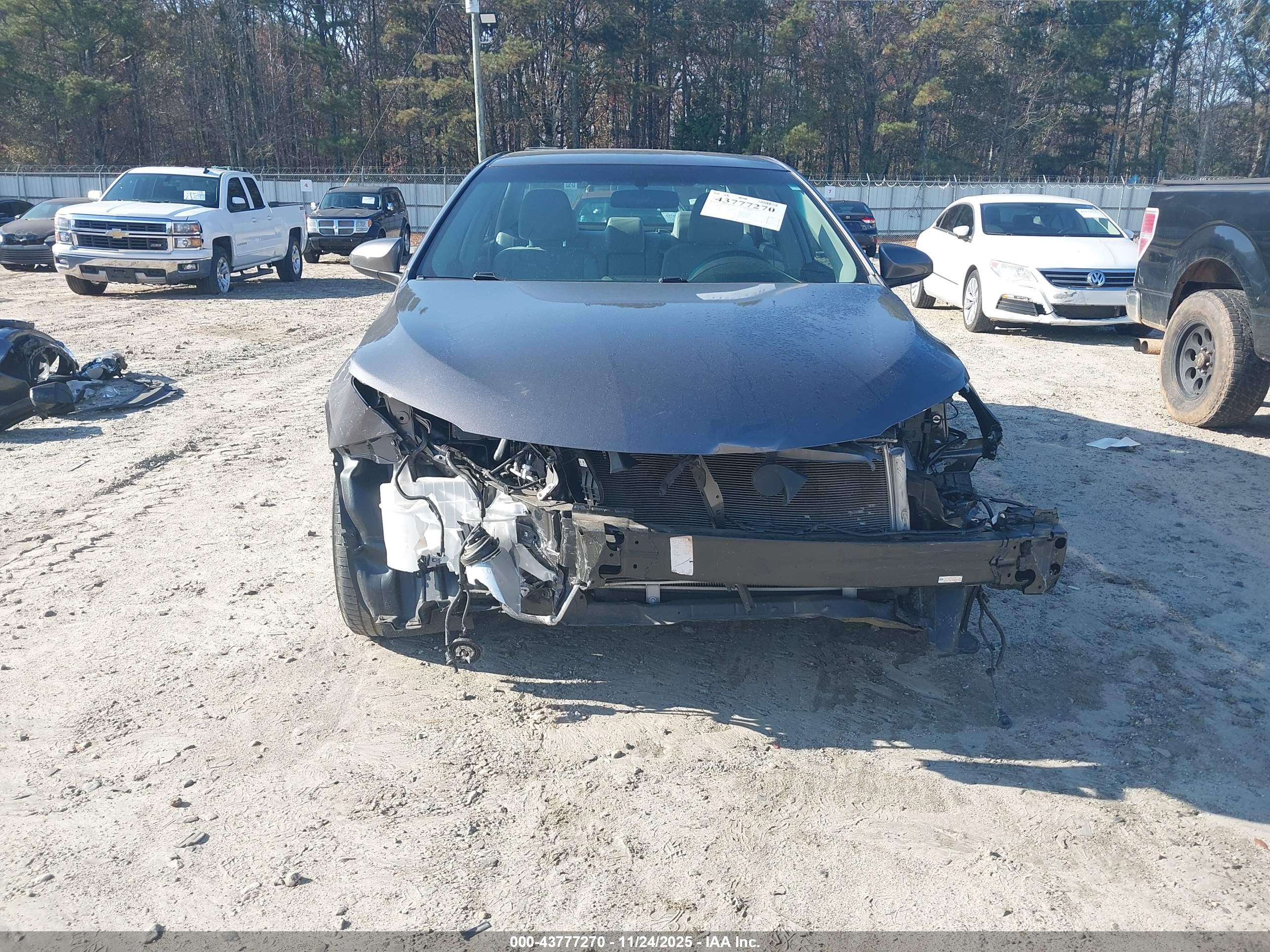 TOYOTA CAMRY image 6