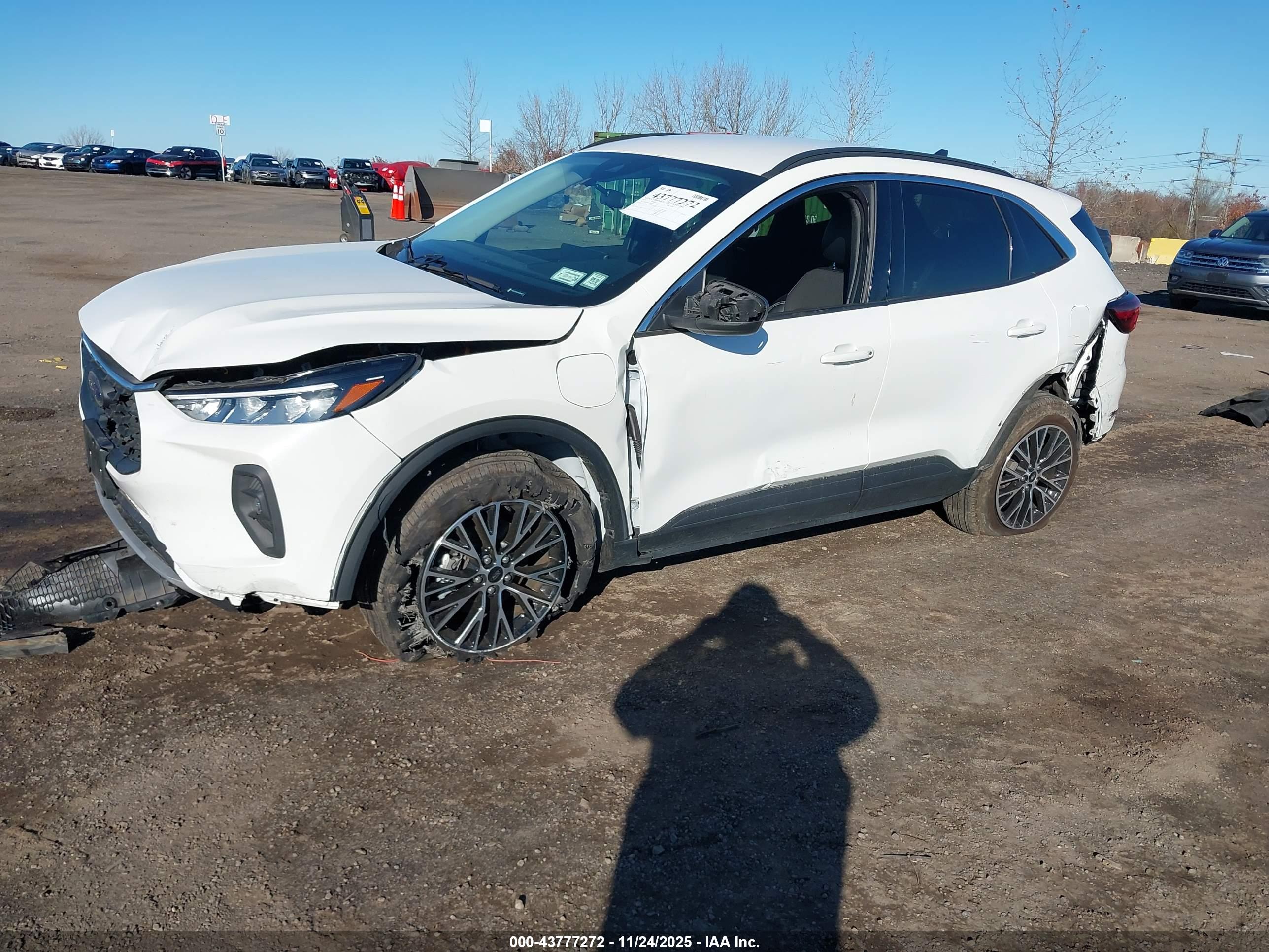 FORD ESCAPE image 2