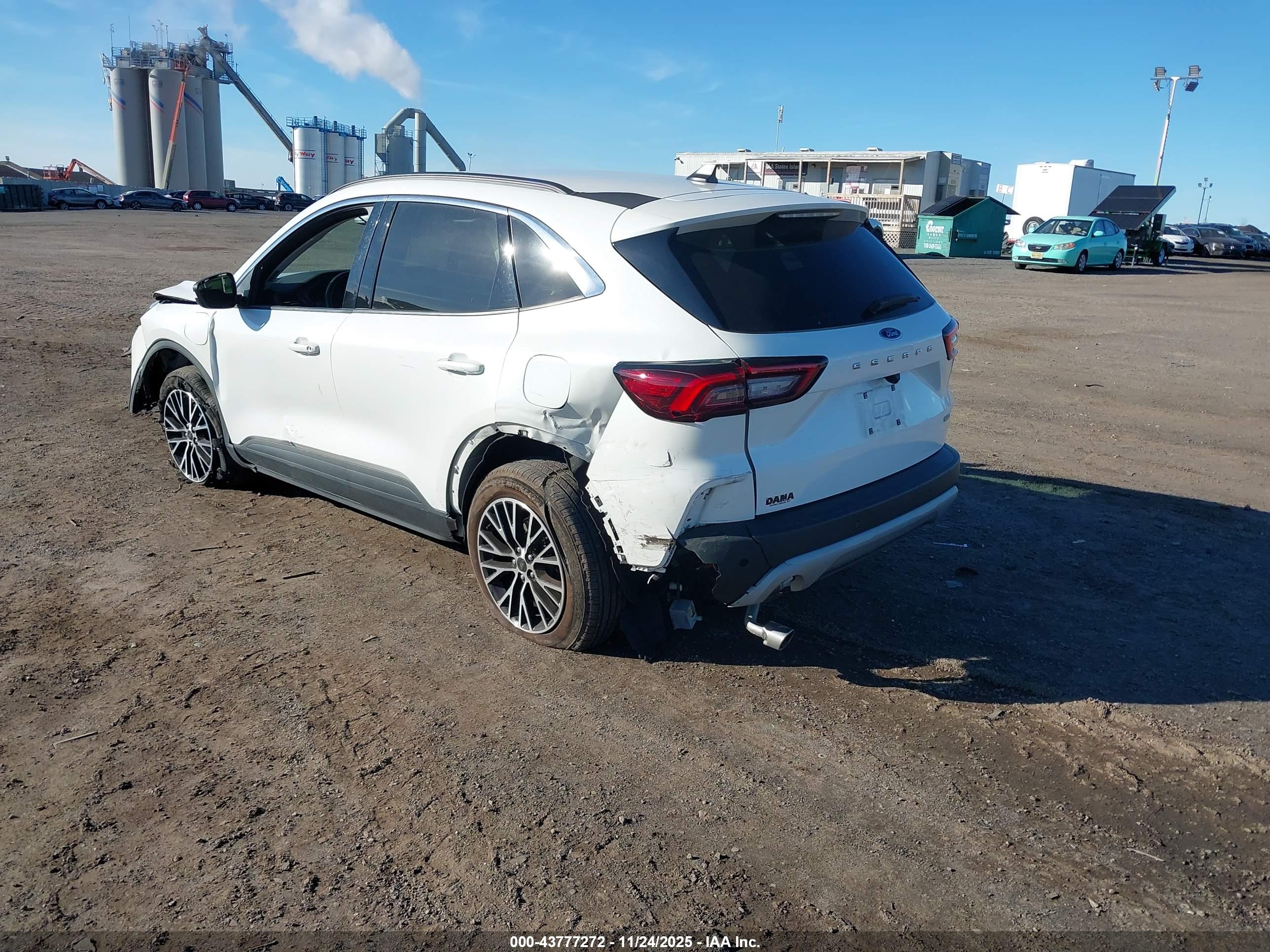 FORD ESCAPE image 3