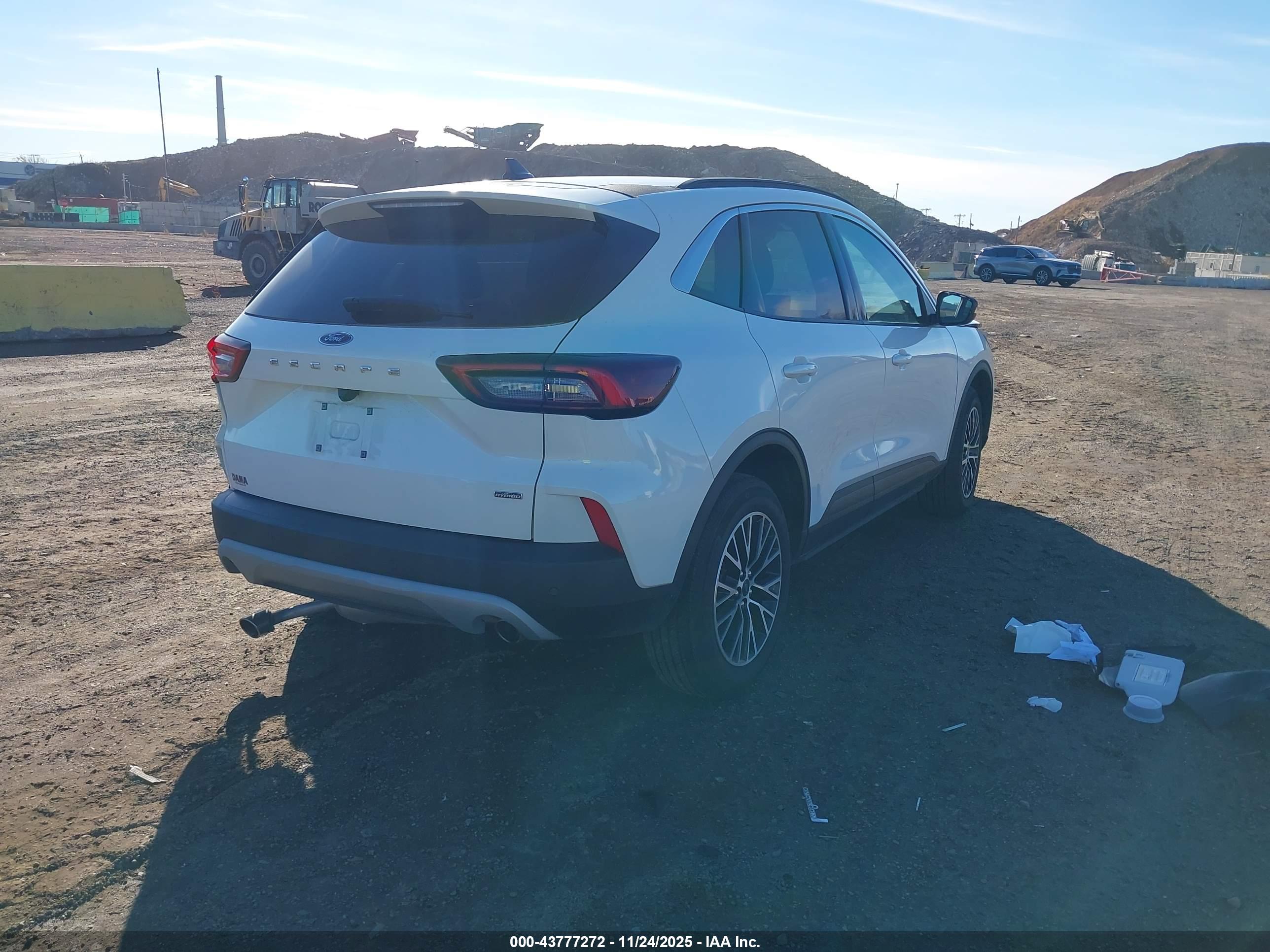 FORD ESCAPE image 4