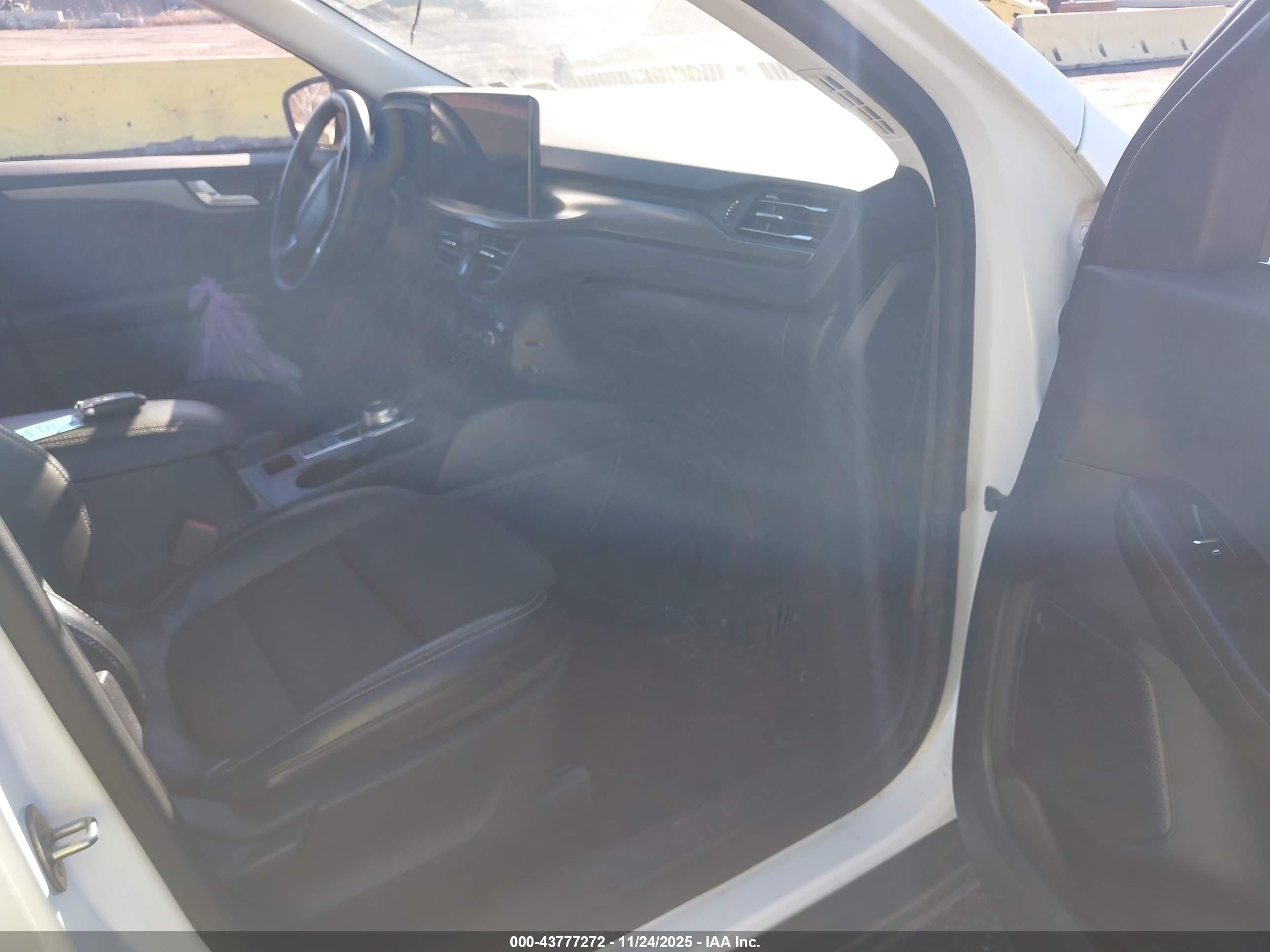 FORD ESCAPE image 5